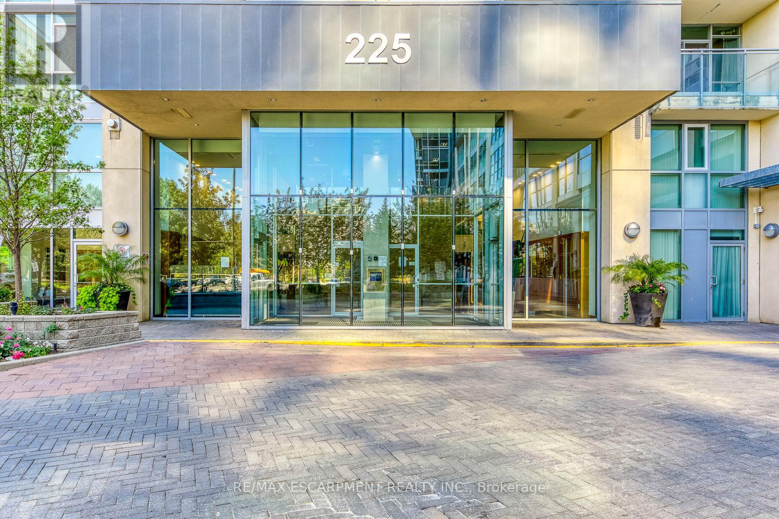 Photo 25 of 3607 225 Webb Drive, Mississauga ON
