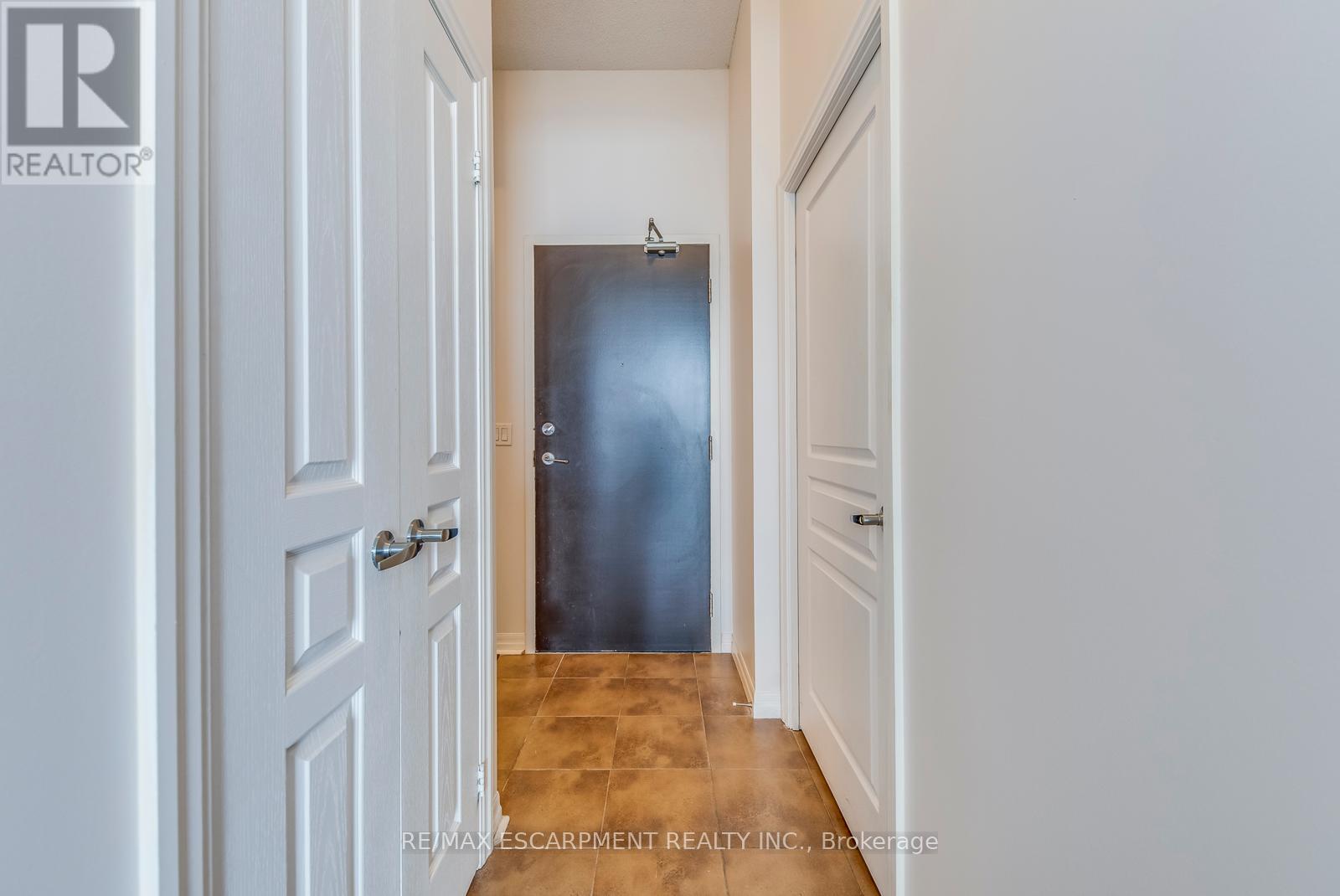 Photo 2 of 3607 225 Webb Drive, Mississauga ON