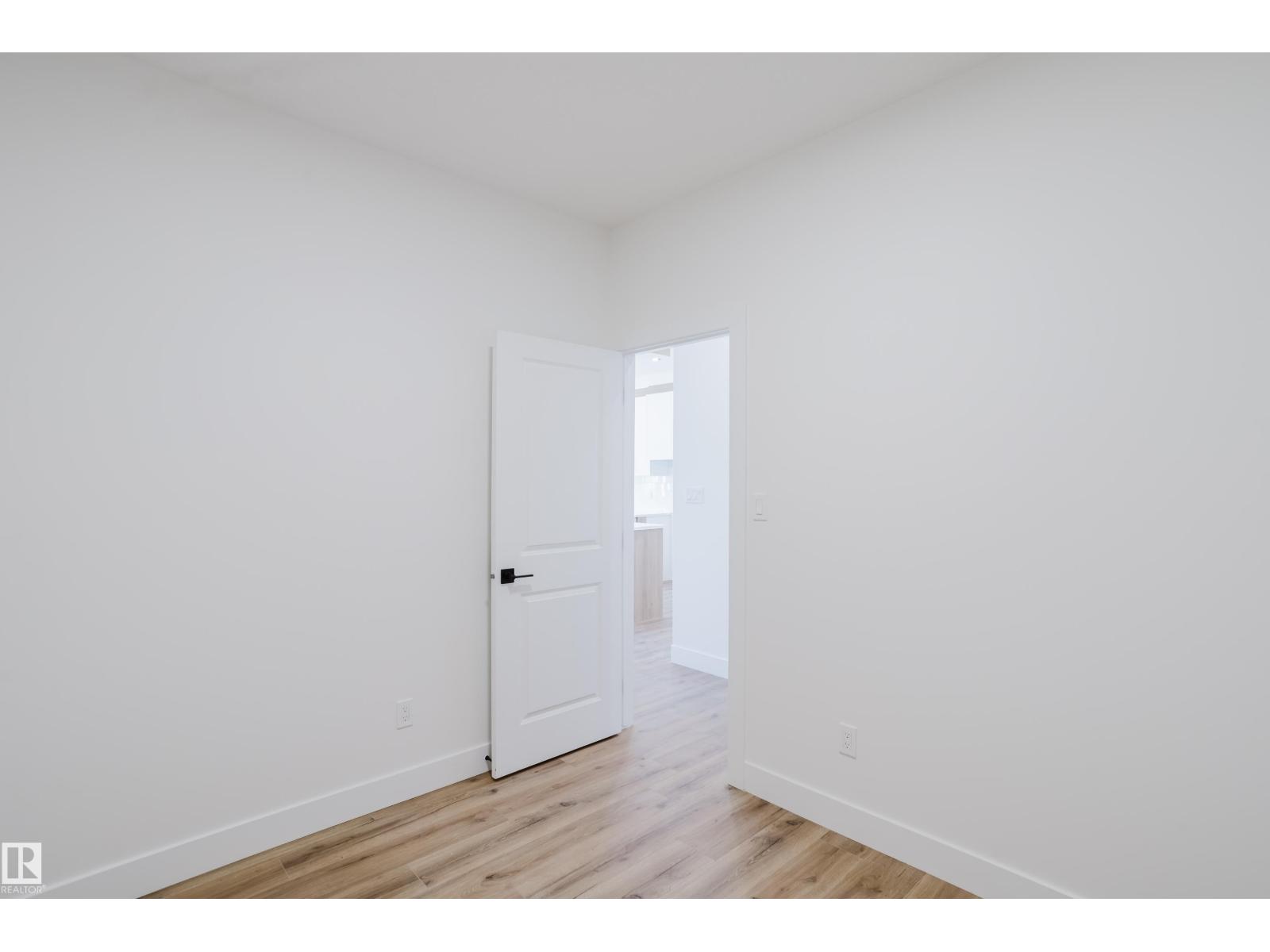 Photo 11 of 2539 211 St Nw, Edmonton AB