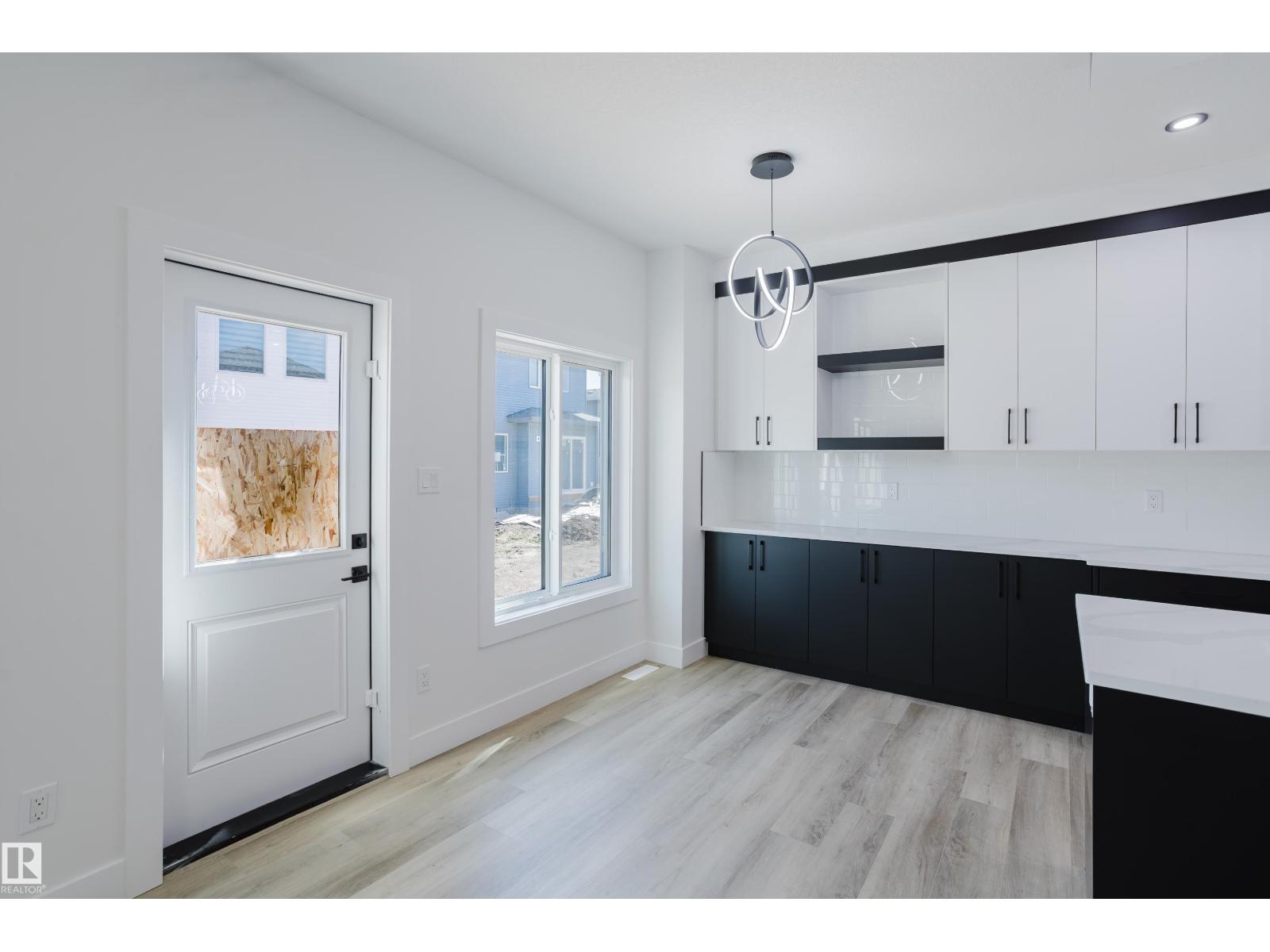 Photo 15 of 2555 211 St Nw, Edmonton AB
