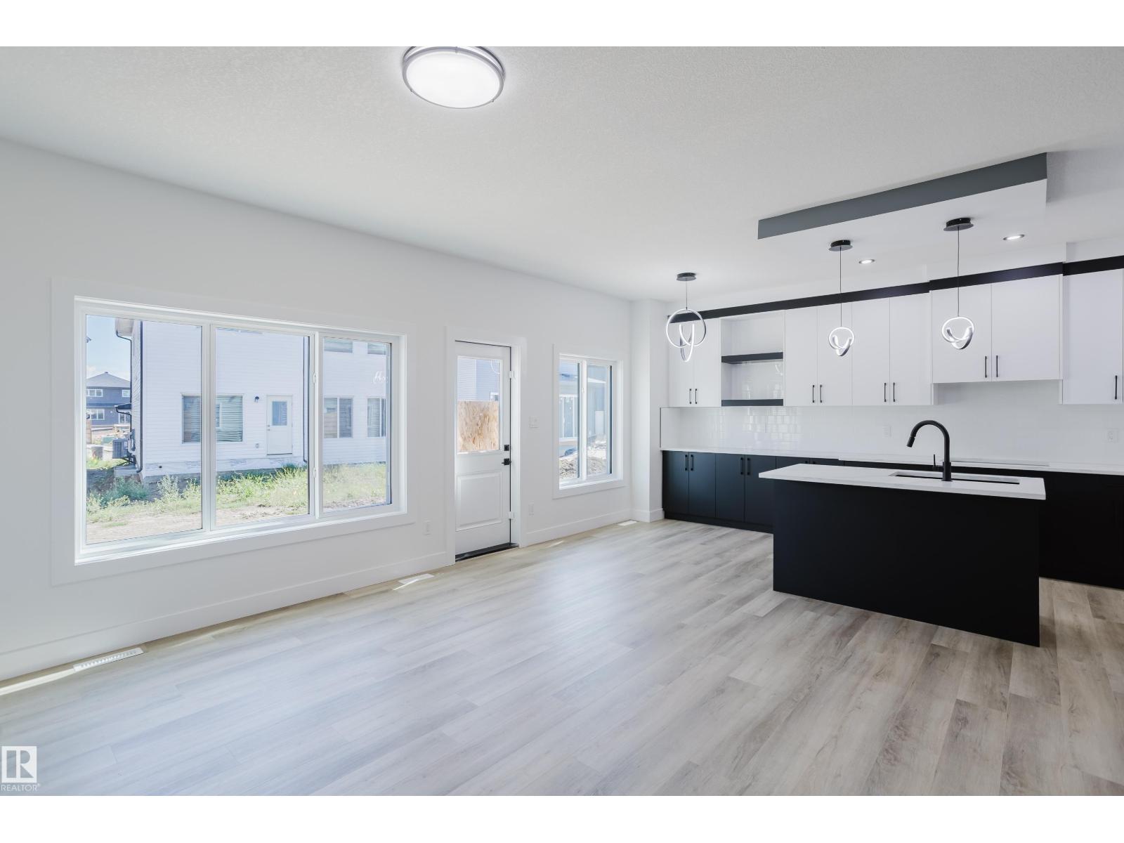 Photo 23 of 2555 211 St Nw, Edmonton AB