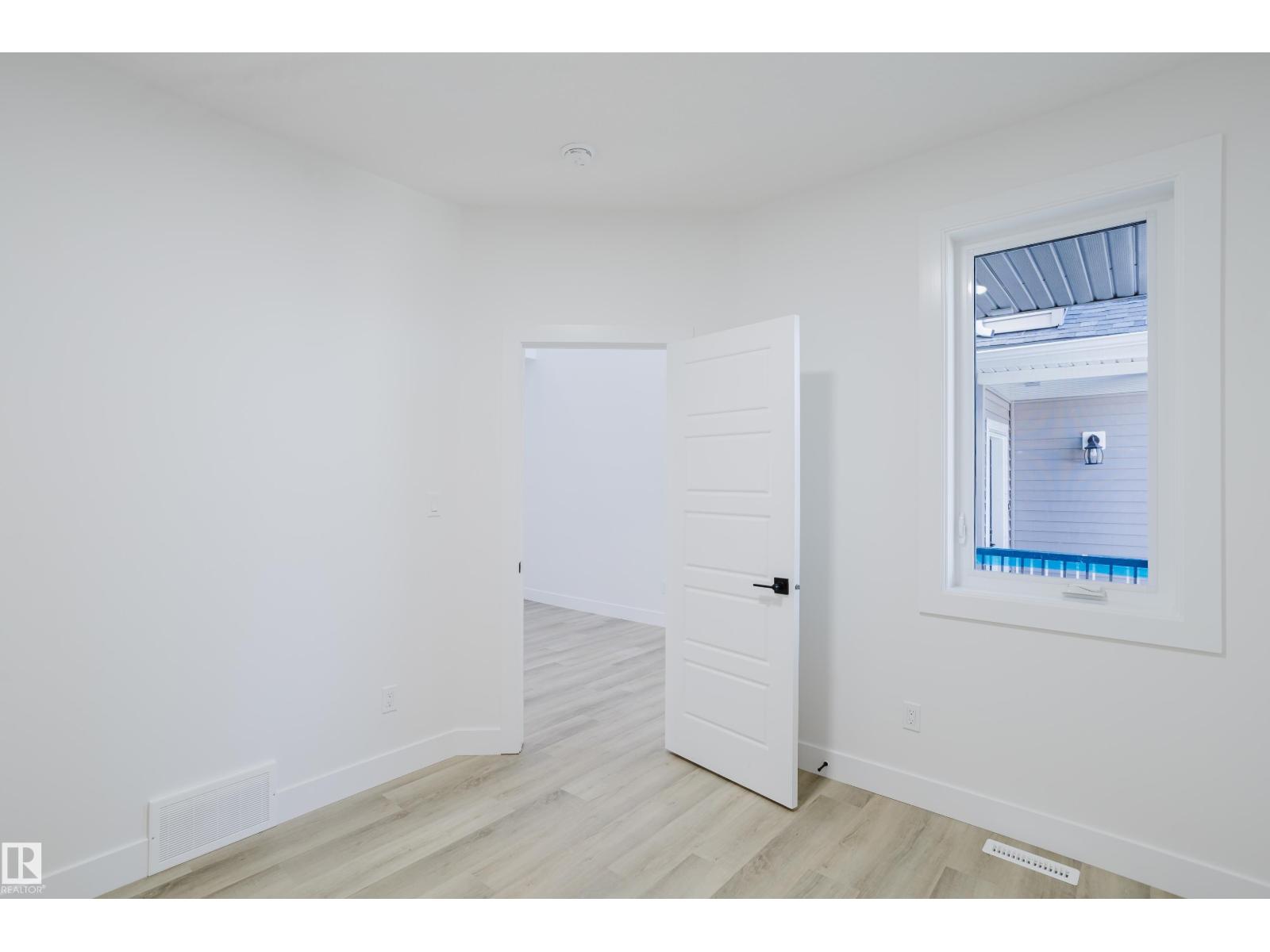 Photo 7 of 2555 211 St Nw, Edmonton AB