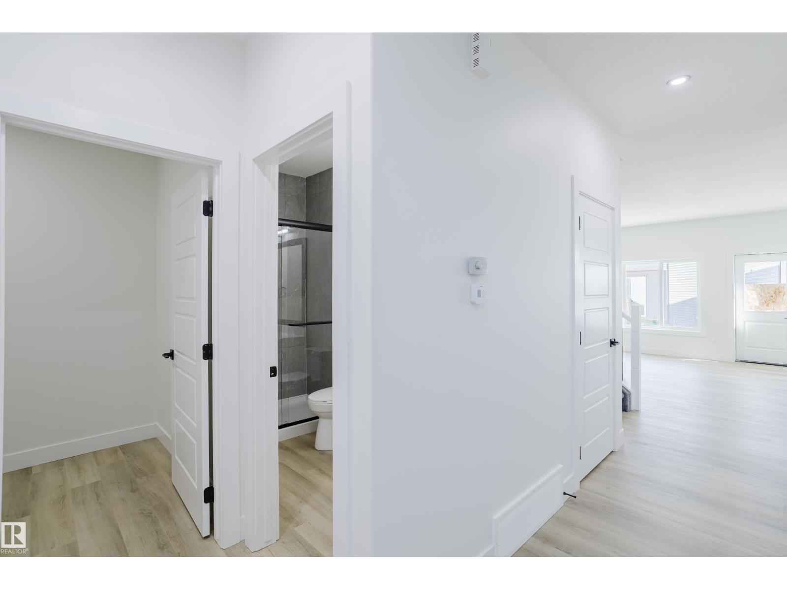 Photo 8 of 2555 211 St Nw, Edmonton AB