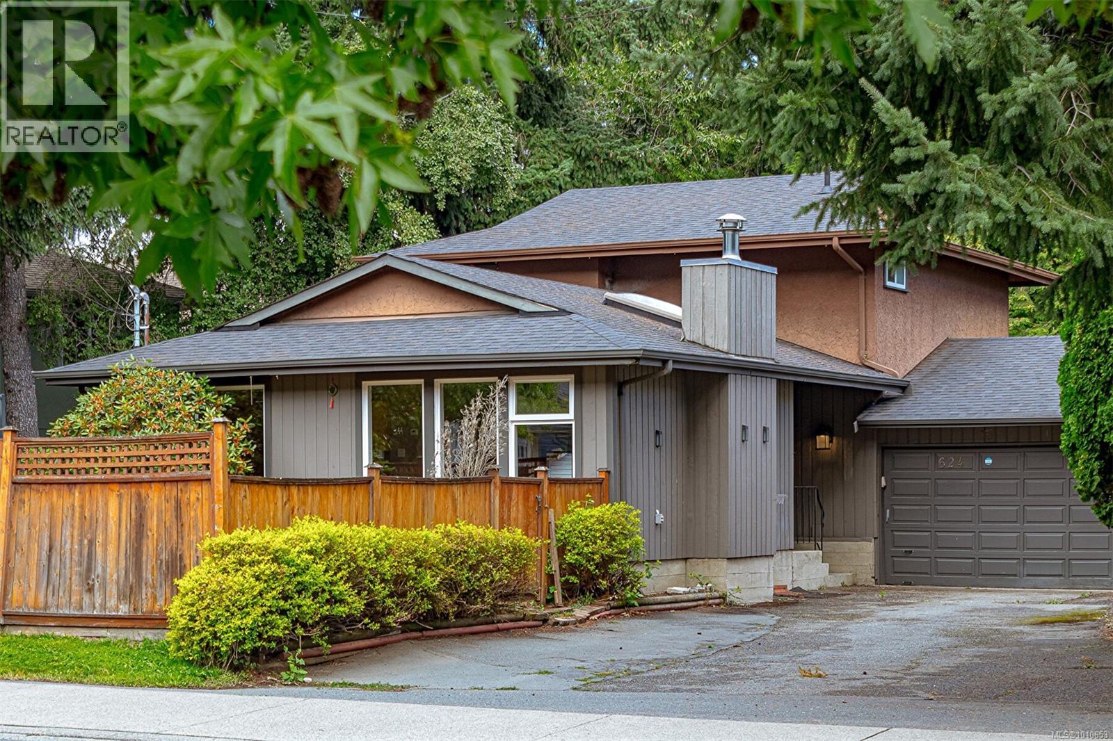 Photo 1 of 624 Treanor Ave, Langford BC