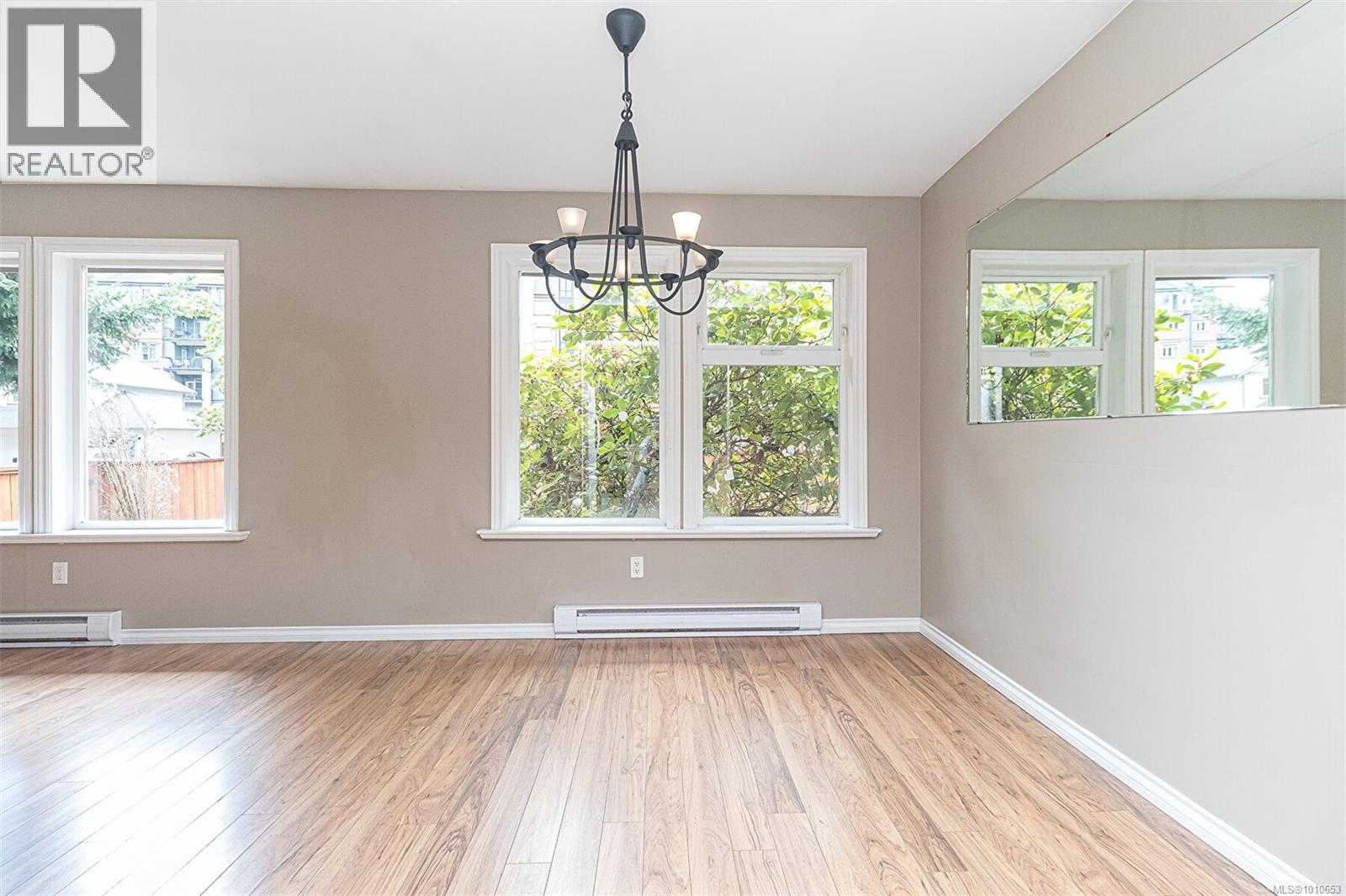 Photo 10 of 624 Treanor Ave, Langford BC