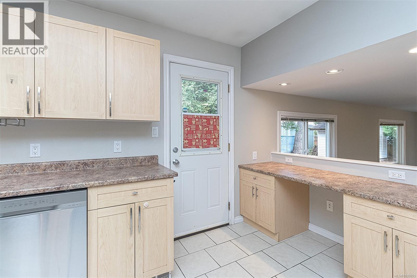 Photo 13 of 624 Treanor Ave, Langford BC