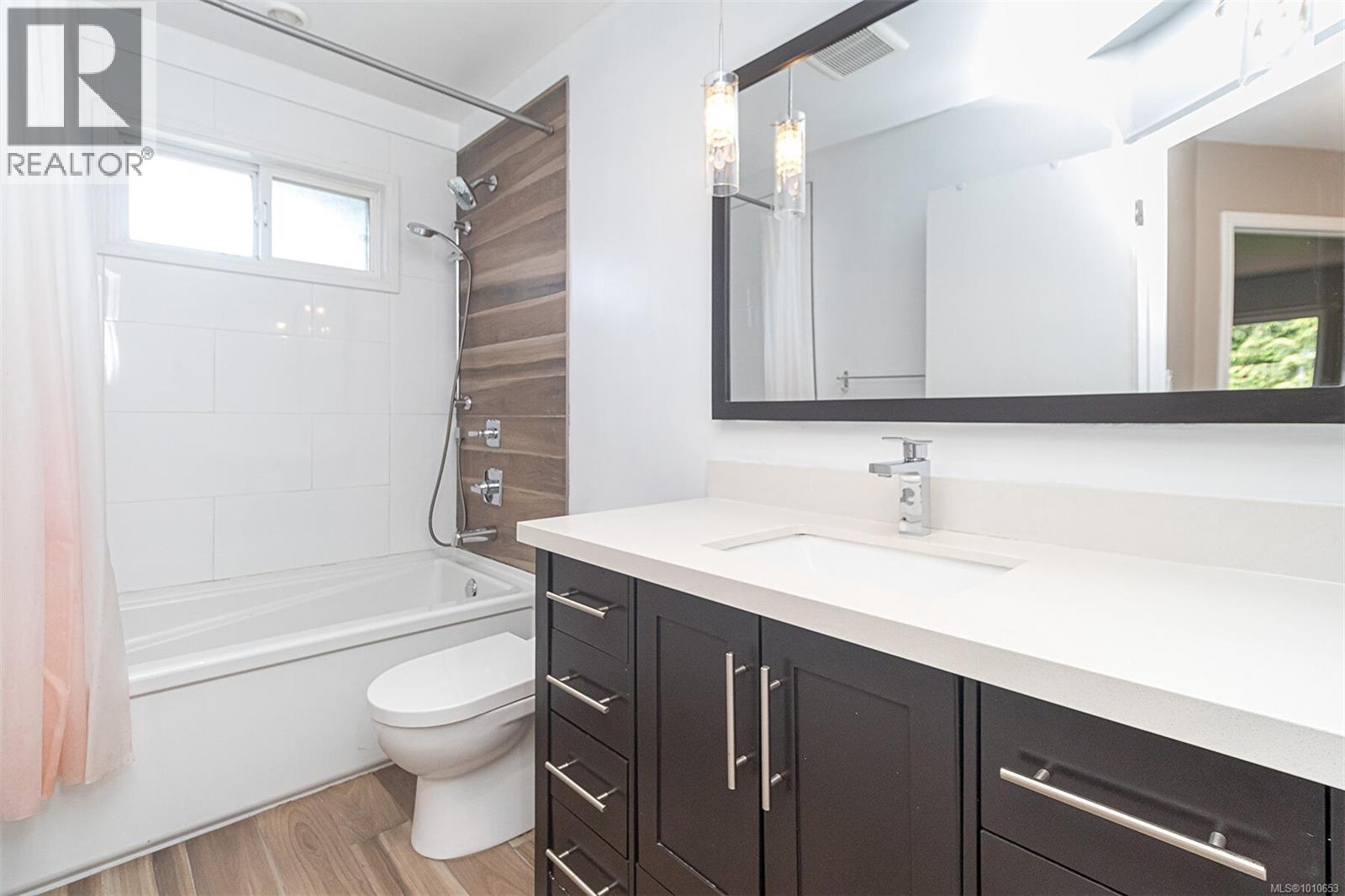 Photo 18 of 624 Treanor Ave, Langford BC