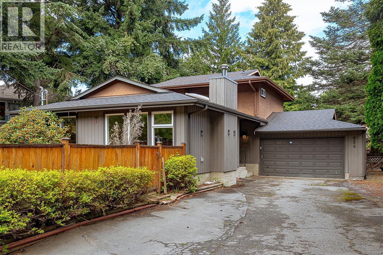 Photo 2 of 624 Treanor Ave, Langford BC