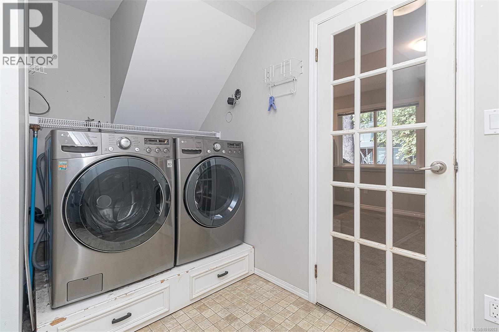 Photo 22 of 624 Treanor Ave, Langford BC