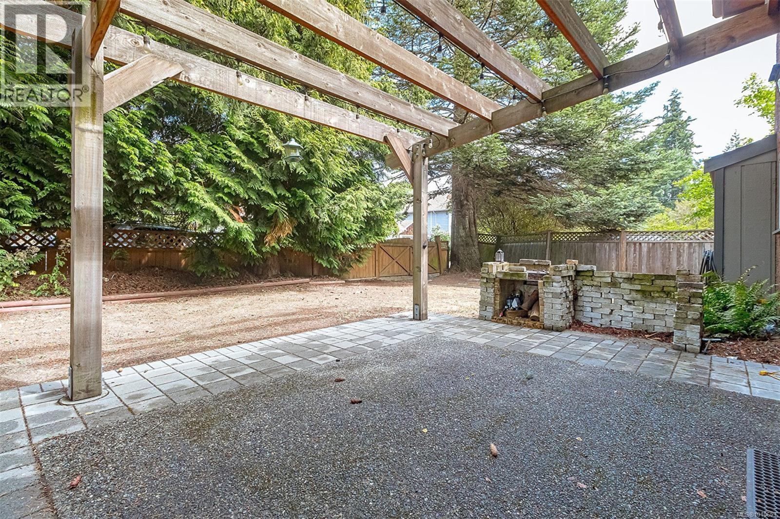 Photo 28 of 624 Treanor Ave, Langford BC