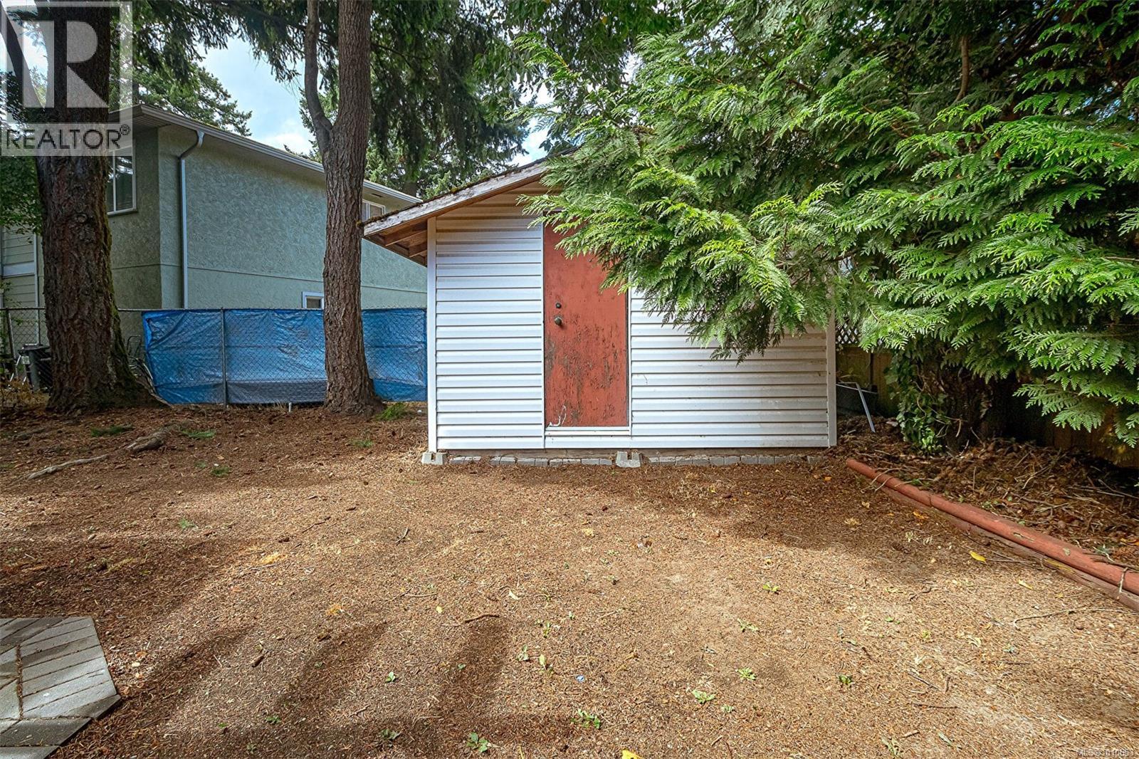Photo 29 of 624 Treanor Ave, Langford BC
