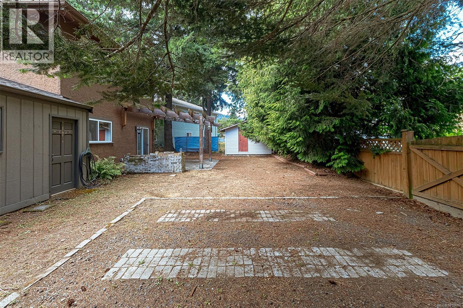 Photo 31 of 624 Treanor Ave, Langford BC