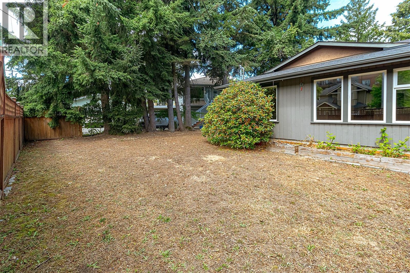 Photo 34 of 624 Treanor Ave, Langford BC