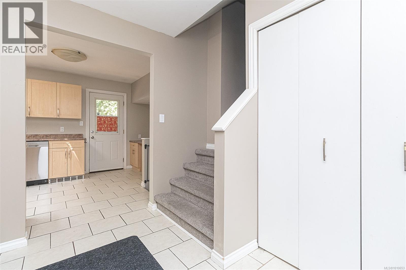 Photo 4 of 624 Treanor Ave, Langford BC