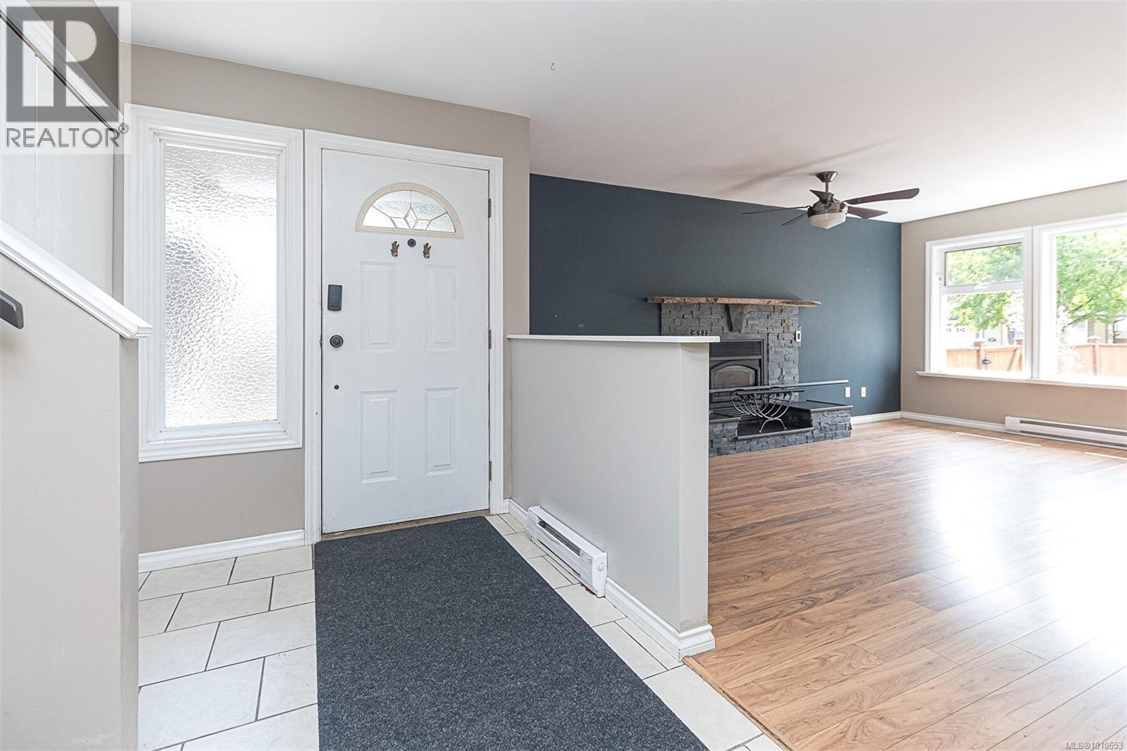 Photo 5 of 624 Treanor Ave, Langford BC