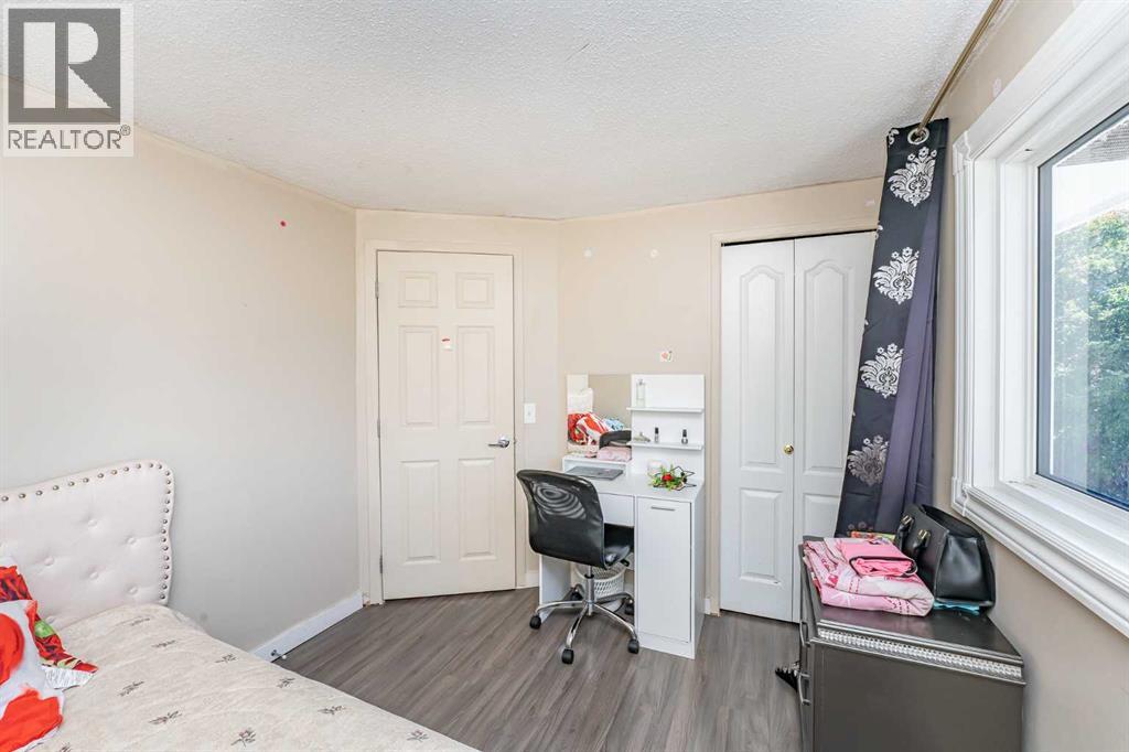 Single Family House for Sale in   Avenue SE Dover Calgary 