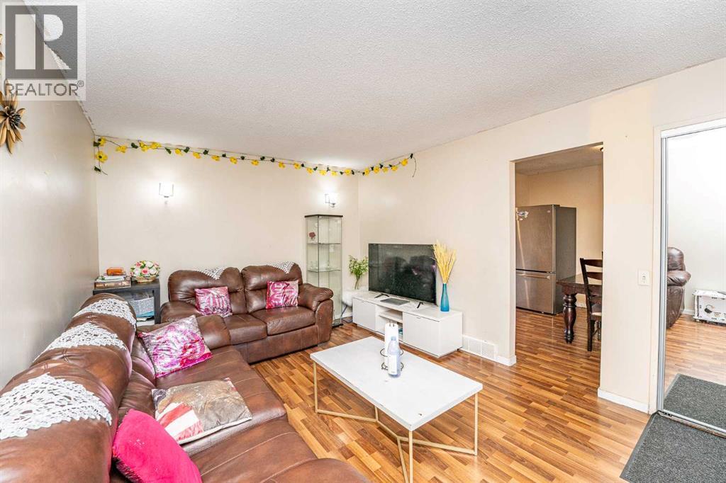 Single Family House for Sale in   Avenue SE Dover Calgary 