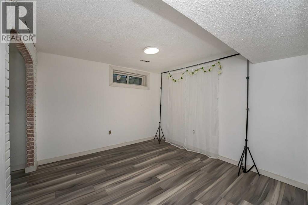 Single Family House for Sale in   Avenue SE Dover Calgary 