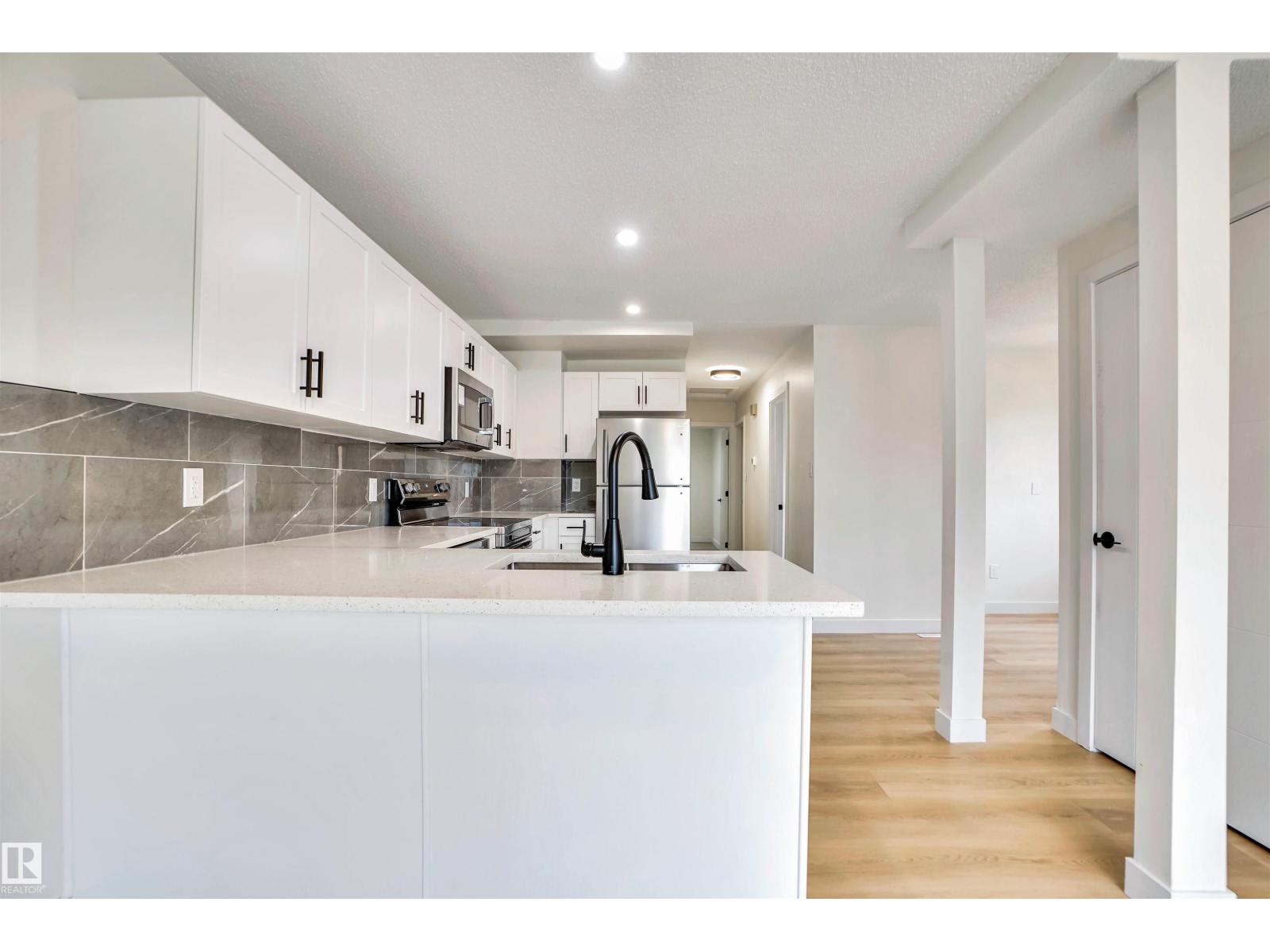 Photo 12 of 3806 85 St Nw, Edmonton AB