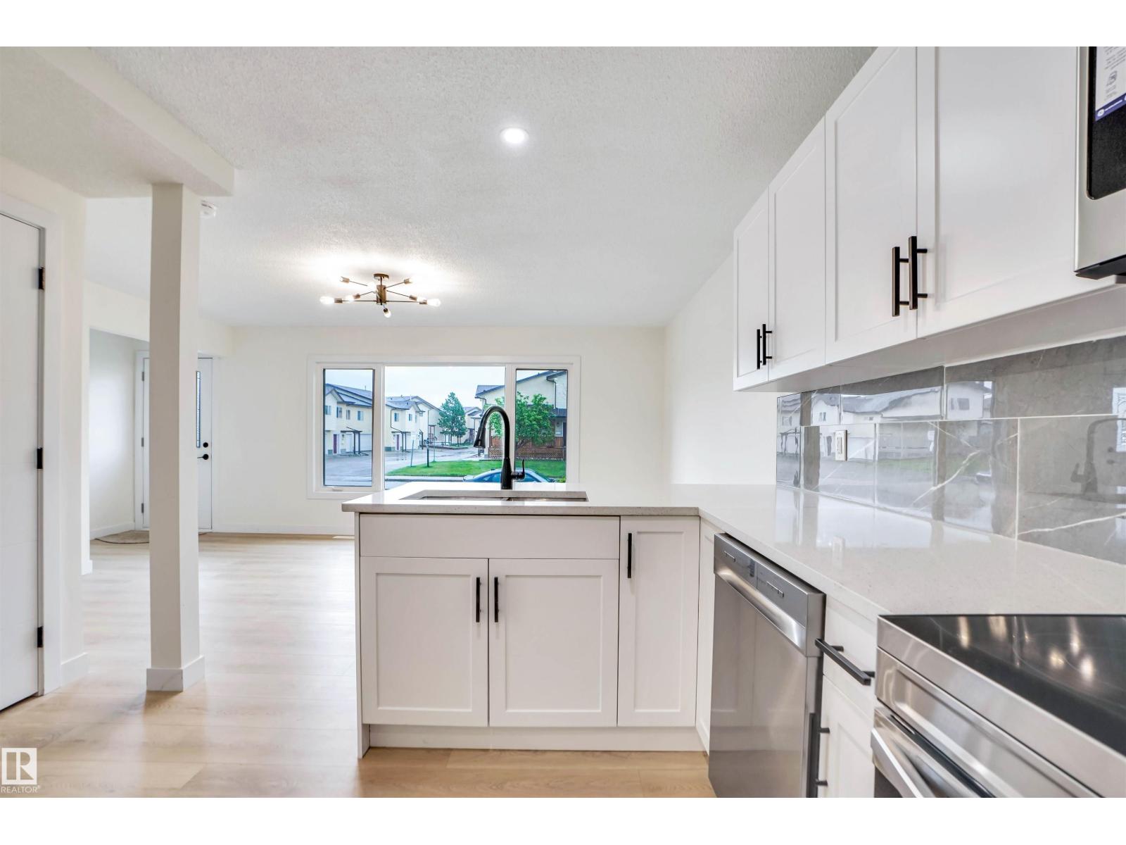 Photo 13 of 3806 85 St Nw, Edmonton AB
