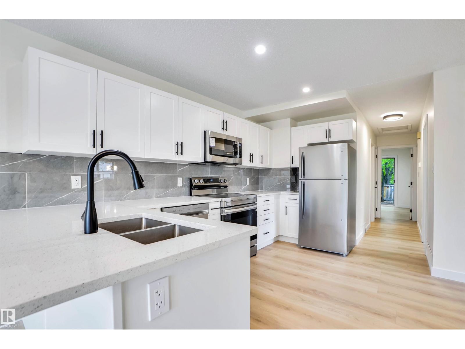 Photo 14 of 3806 85 St Nw, Edmonton AB