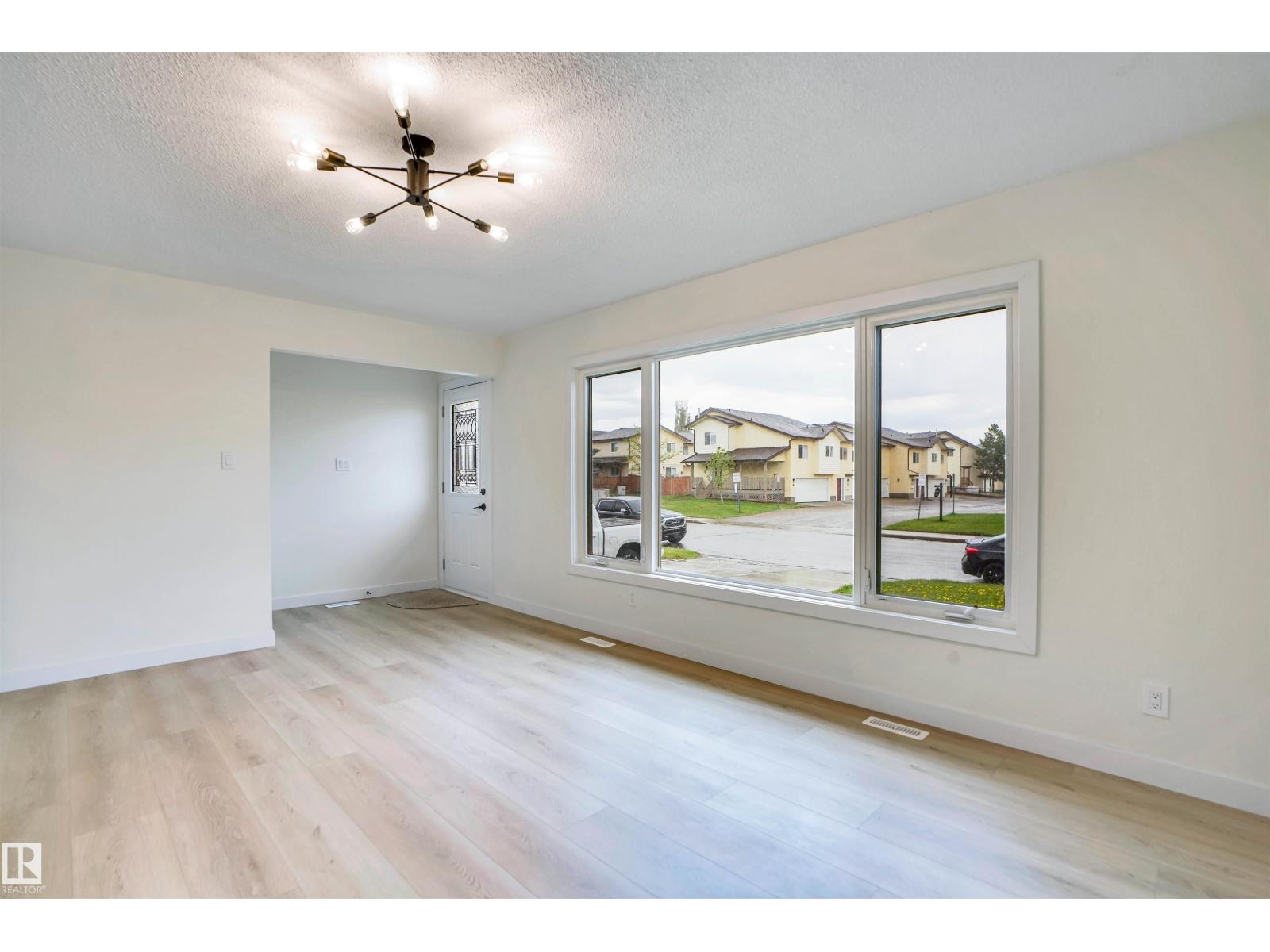 Photo 15 of 3806 85 St Nw, Edmonton AB