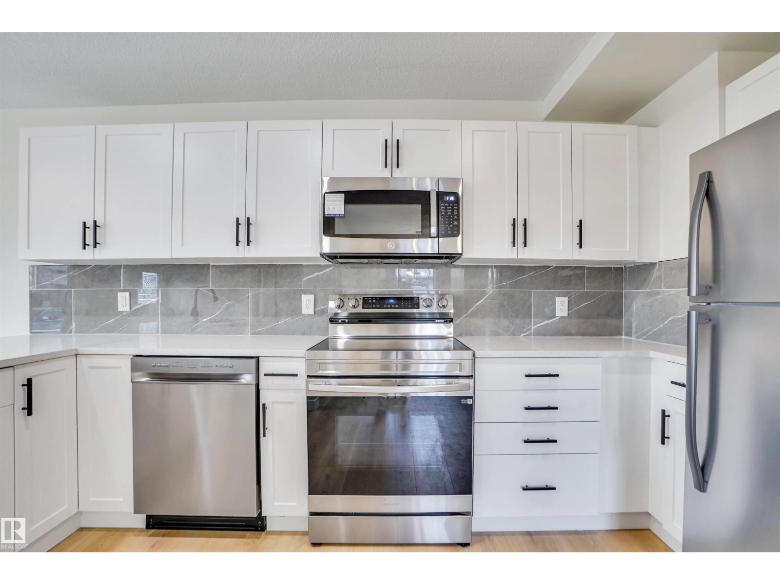 Photo 16 of 3806 85 St Nw, Edmonton AB