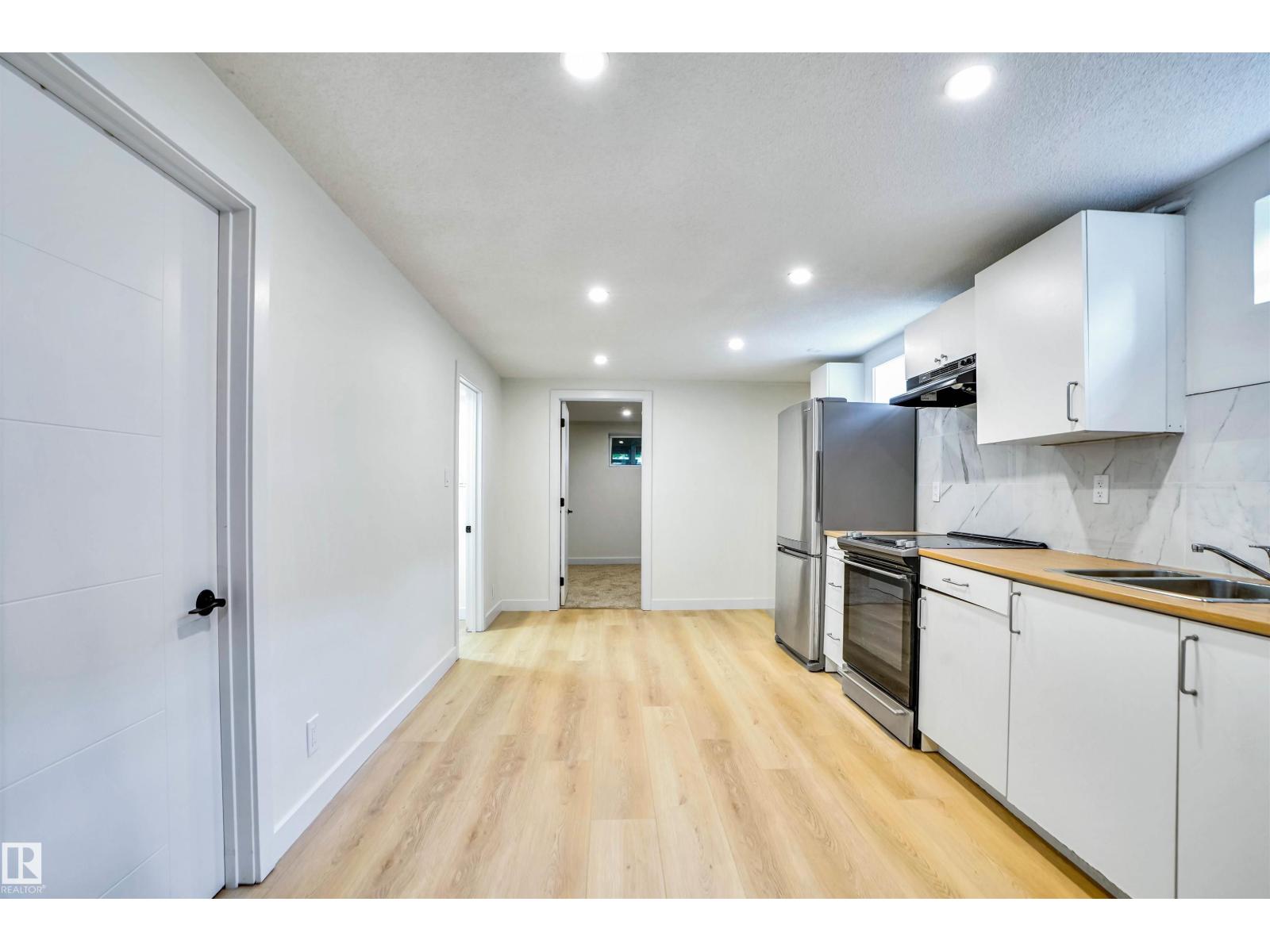 Photo 18 of 3806 85 St Nw, Edmonton AB