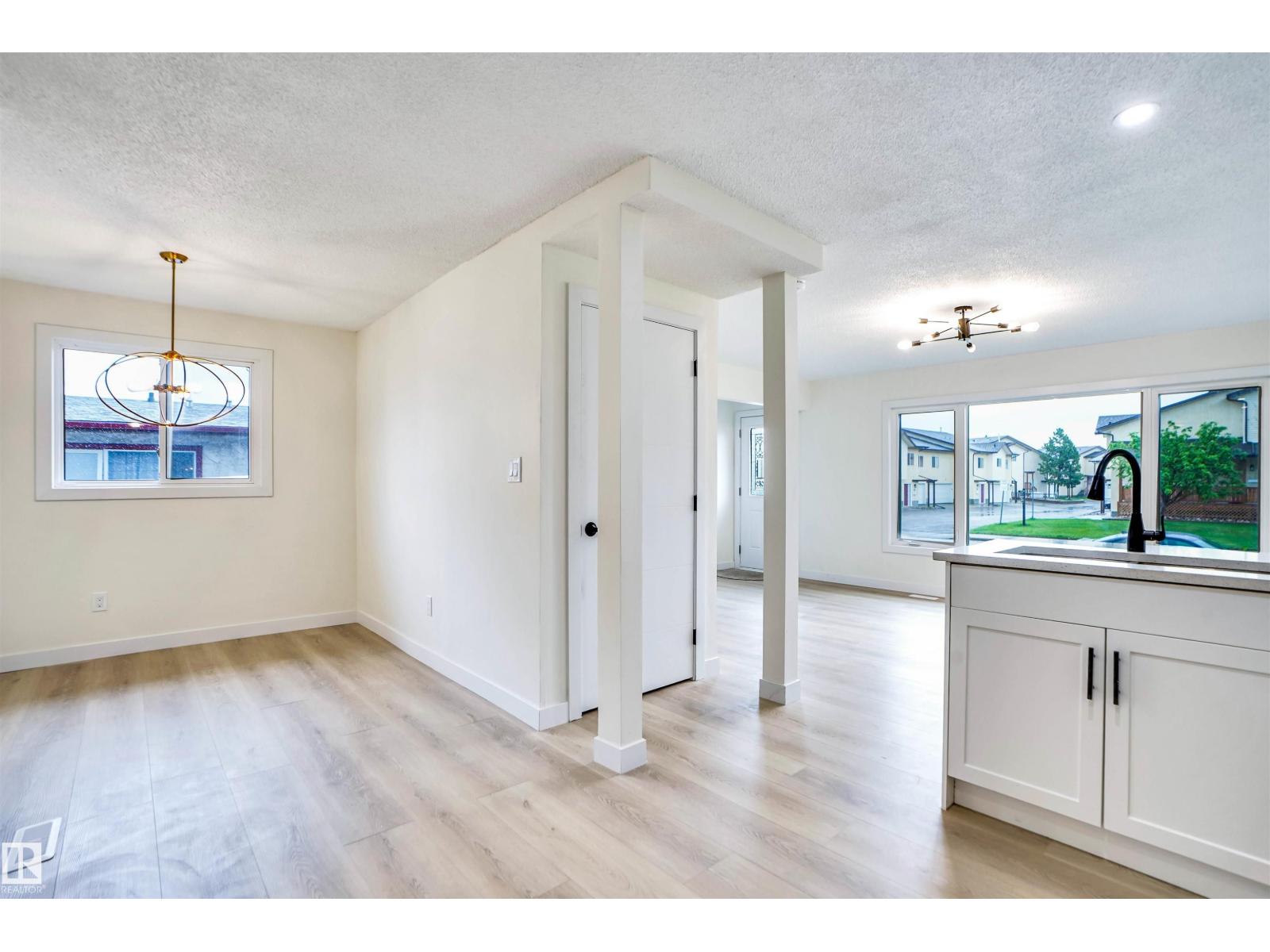 Photo 21 of 3806 85 St Nw, Edmonton AB