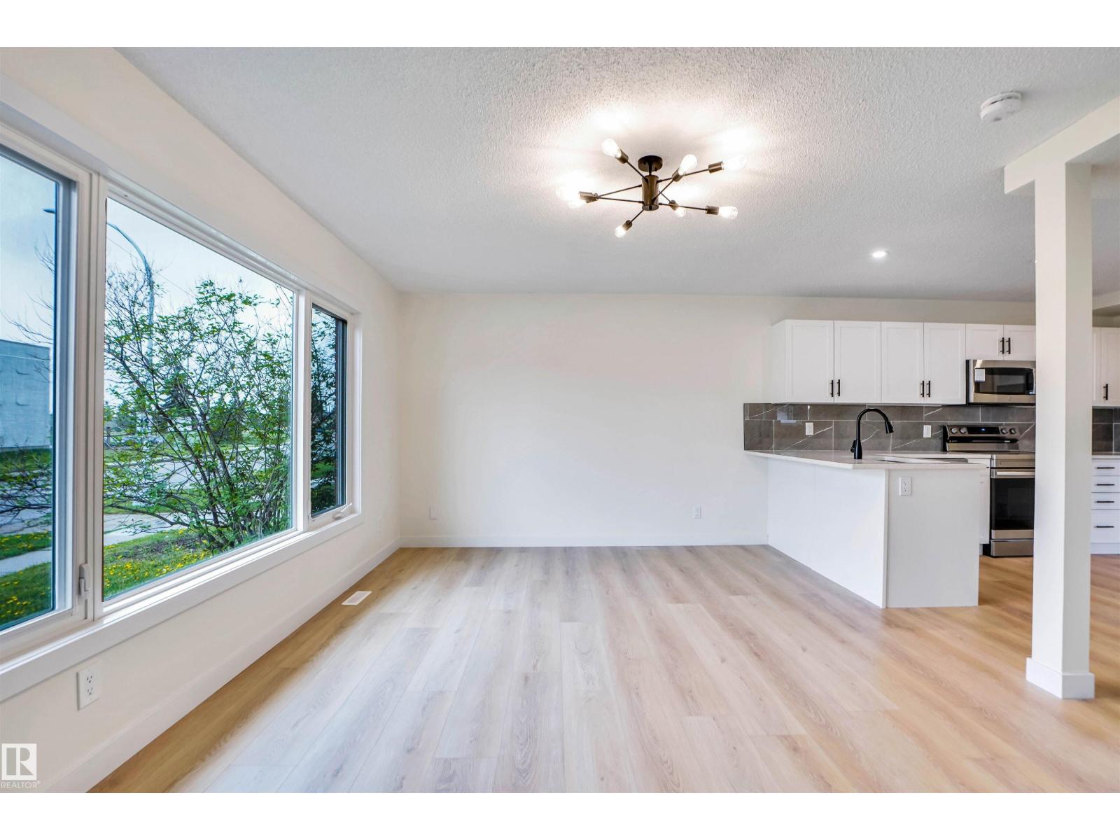 Photo 22 of 3806 85 St Nw, Edmonton AB