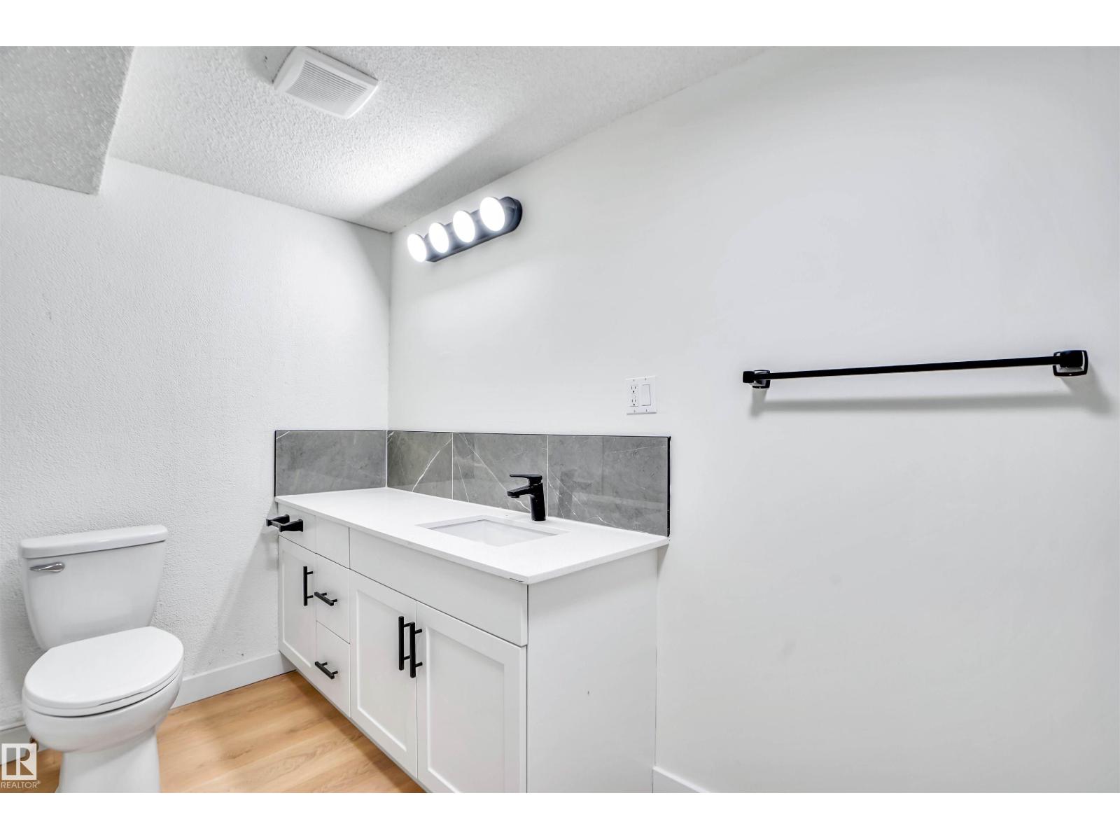 Photo 26 of 3806 85 St Nw, Edmonton AB