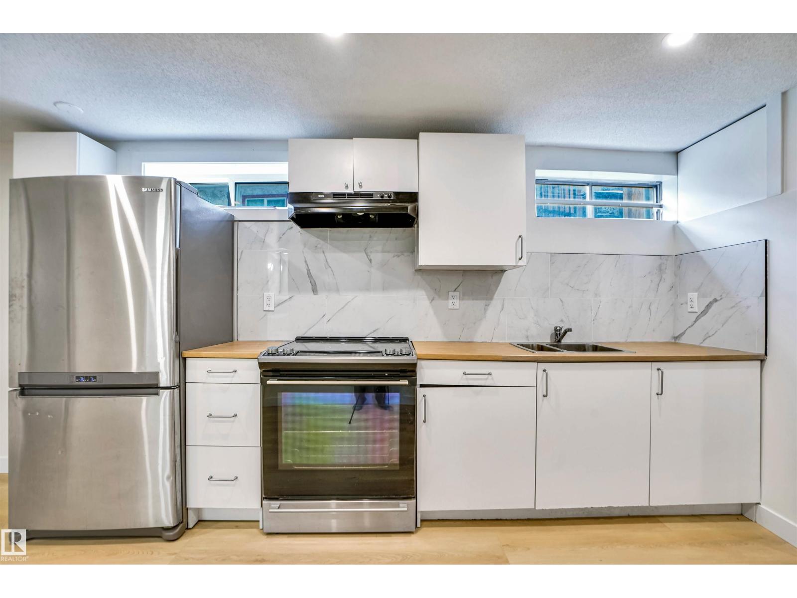 Photo 31 of 3806 85 St Nw, Edmonton AB