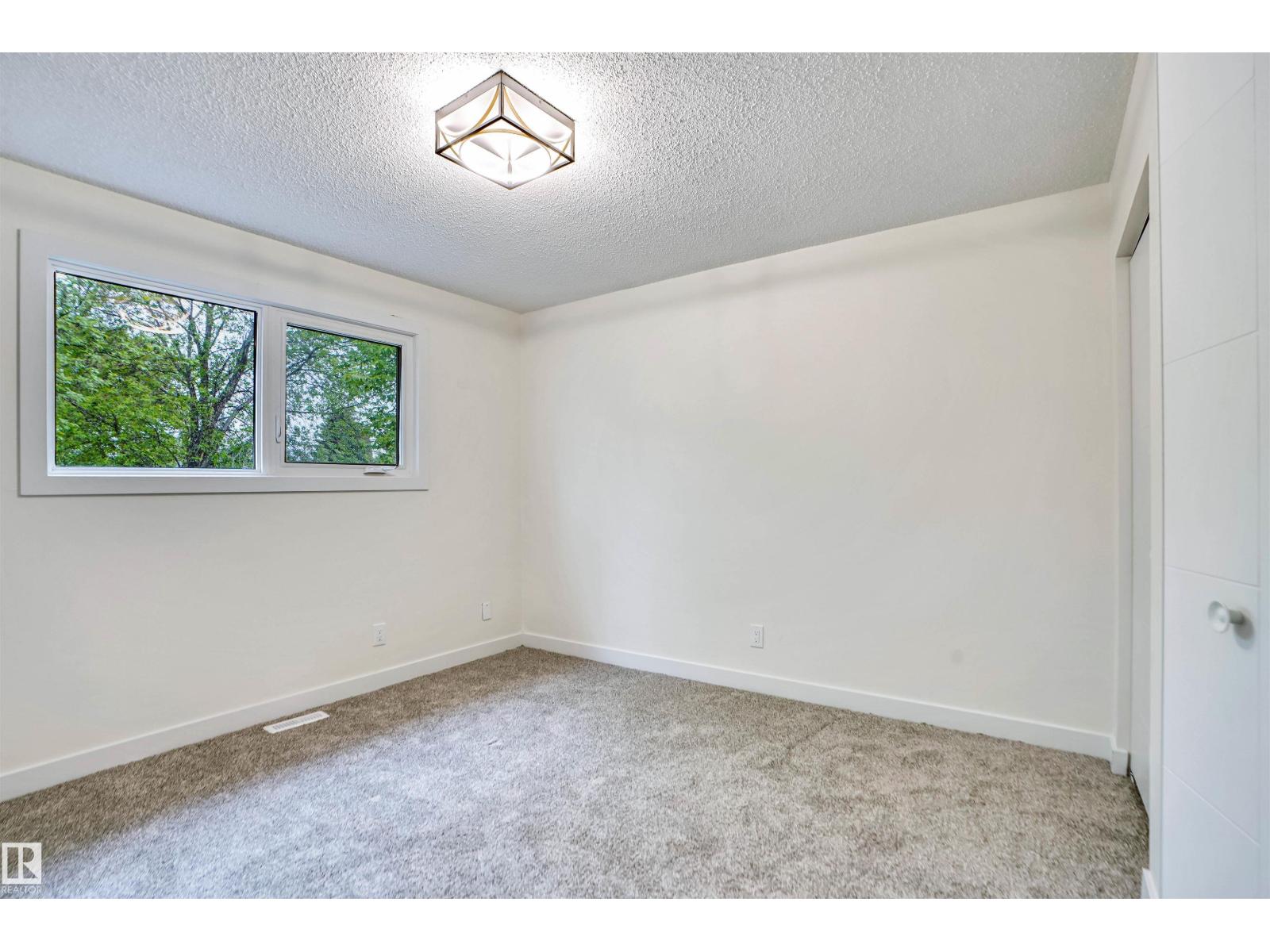 Photo 36 of 3806 85 St Nw, Edmonton AB