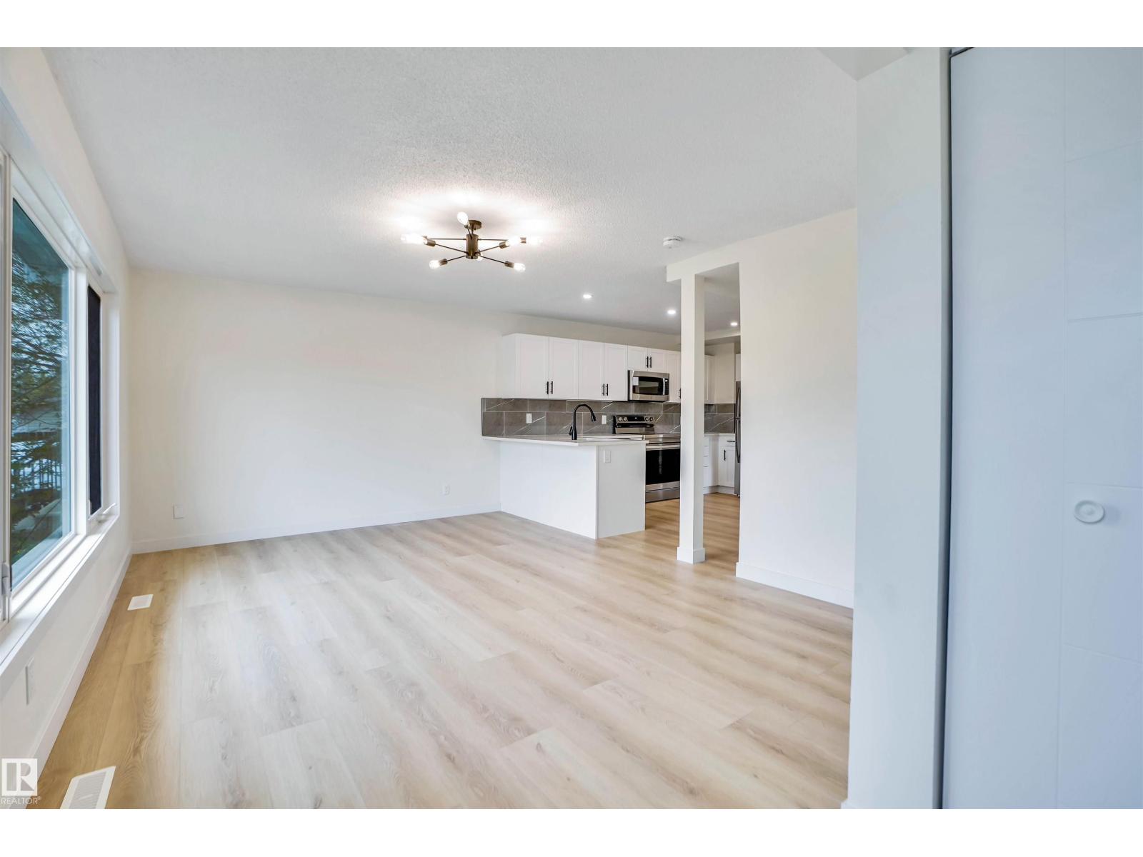 Photo 4 of 3806 85 St Nw, Edmonton AB