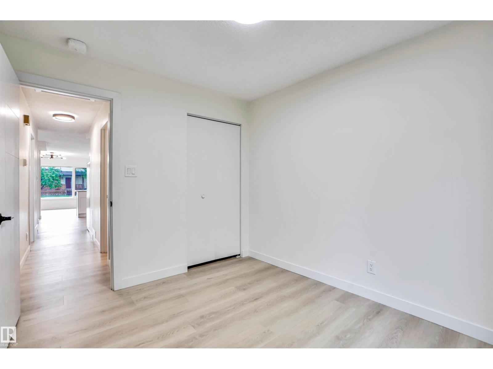 Photo 5 of 3806 85 St Nw, Edmonton AB