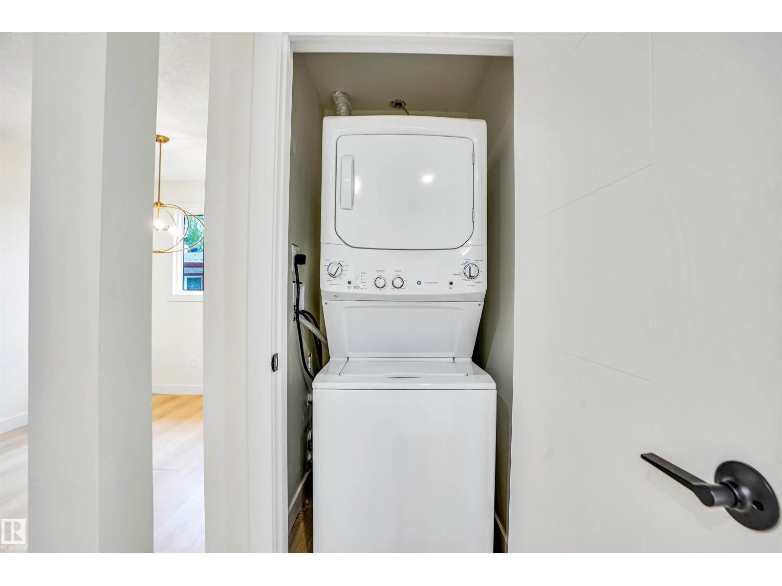 Photo 6 of 3806 85 St Nw, Edmonton AB