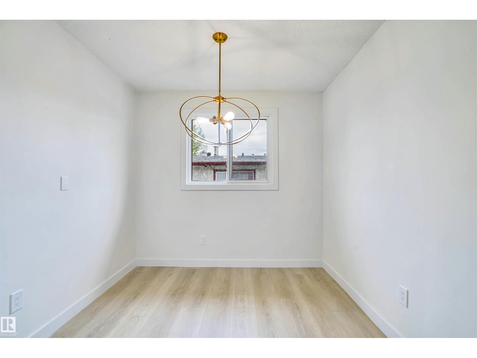 Photo 8 of 3806 85 St Nw, Edmonton AB