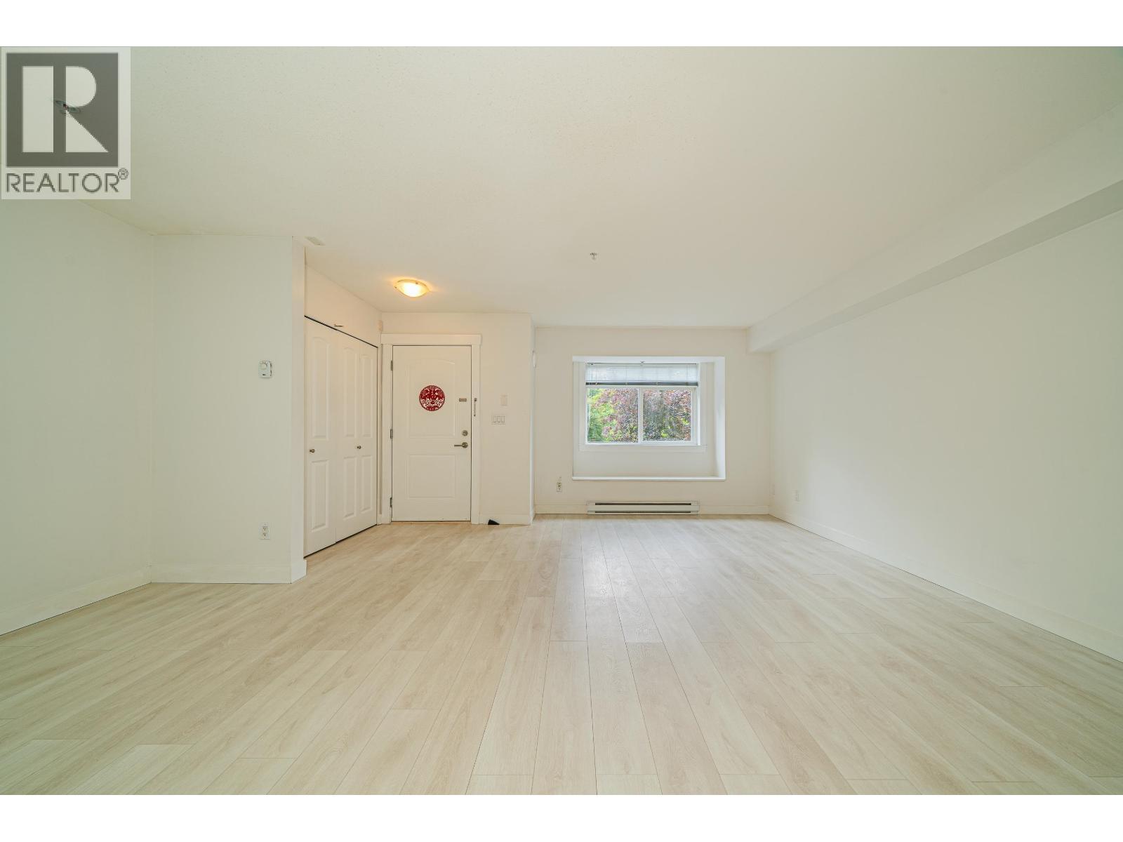 Photo 6 of 24 7428 14th Avenue, Burnaby BC