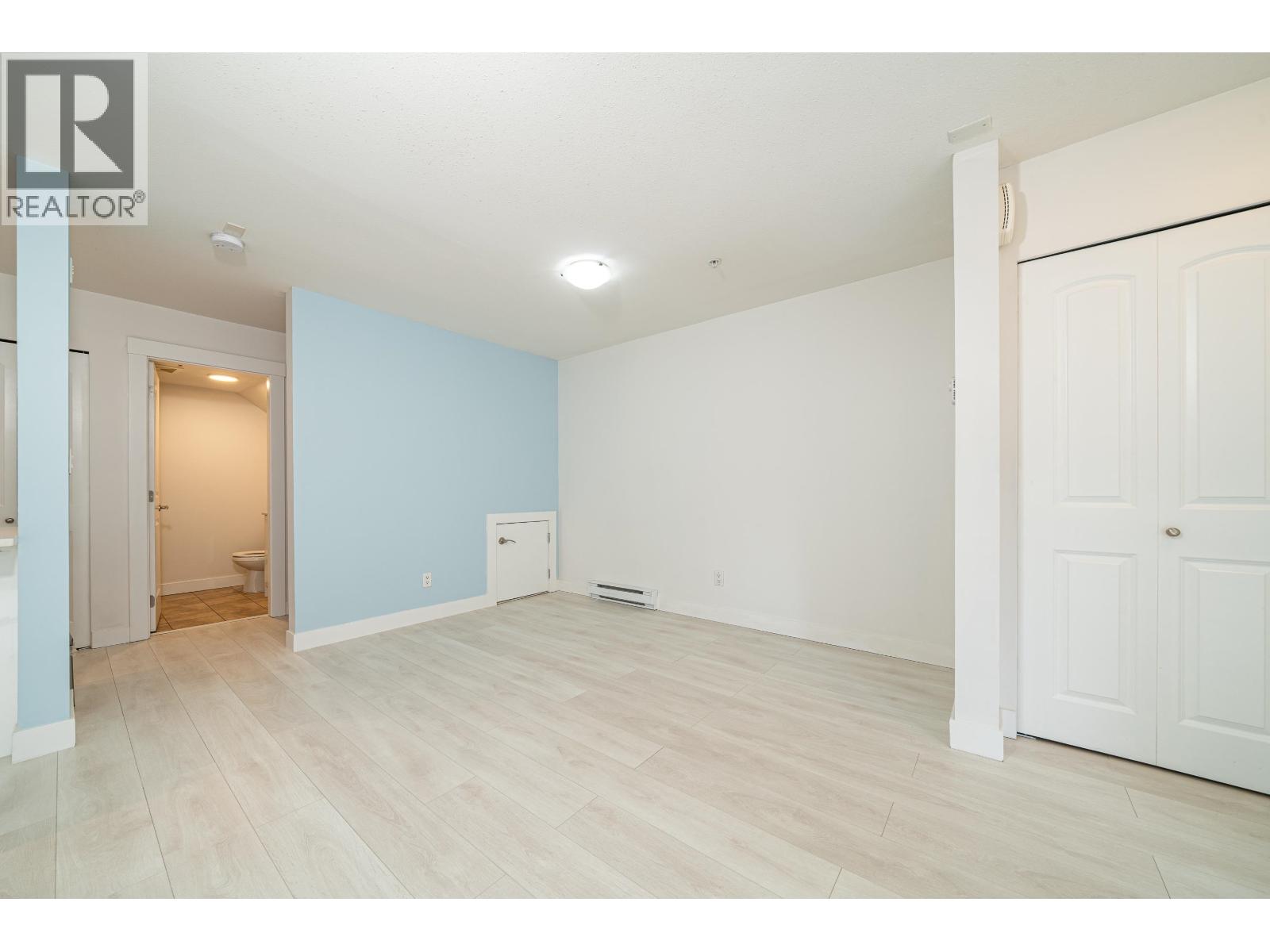 Photo 11 of 24 7428 14th Avenue, Burnaby BC