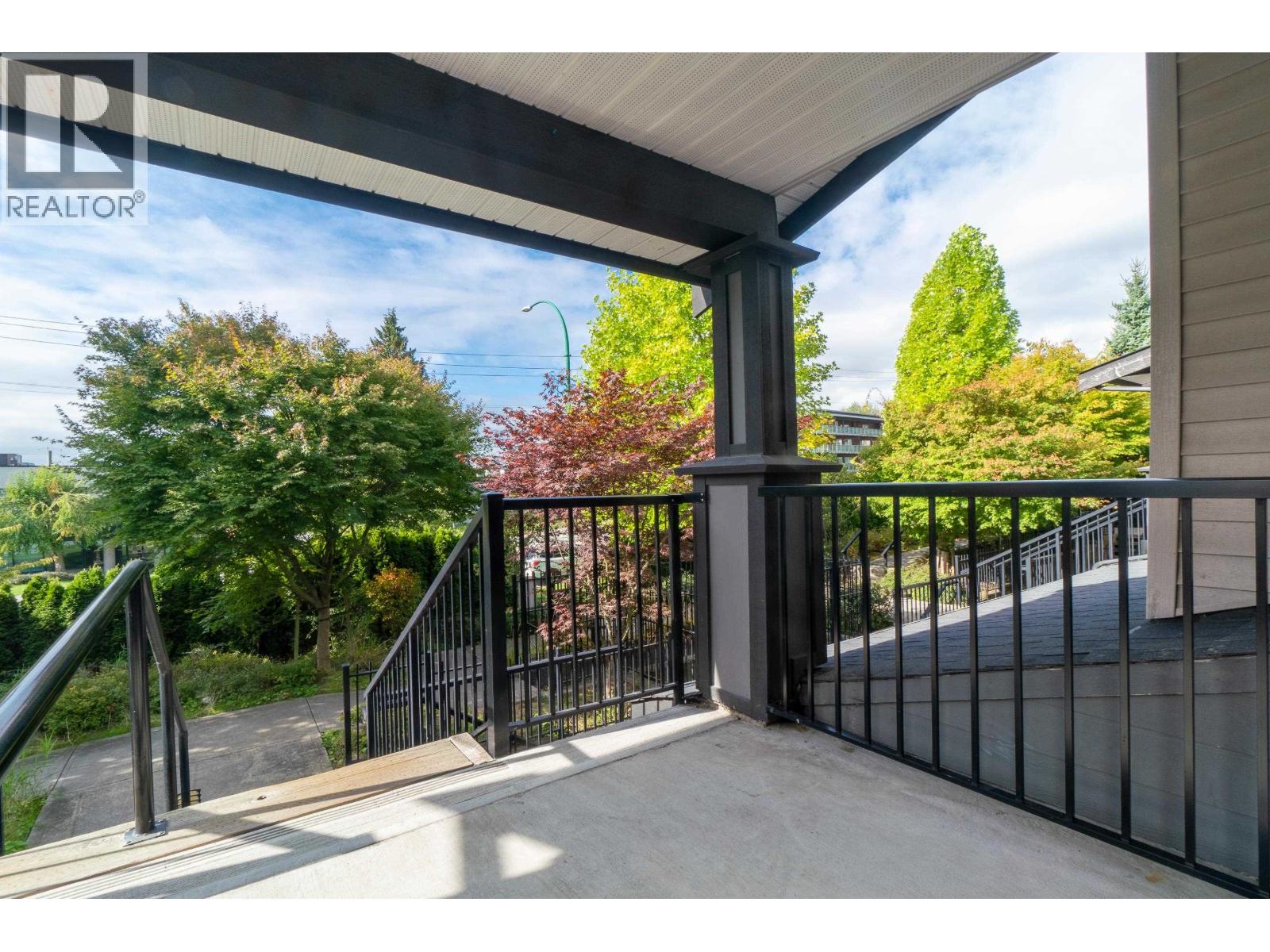 Photo 5 of 24 7428 14th Avenue, Burnaby BC