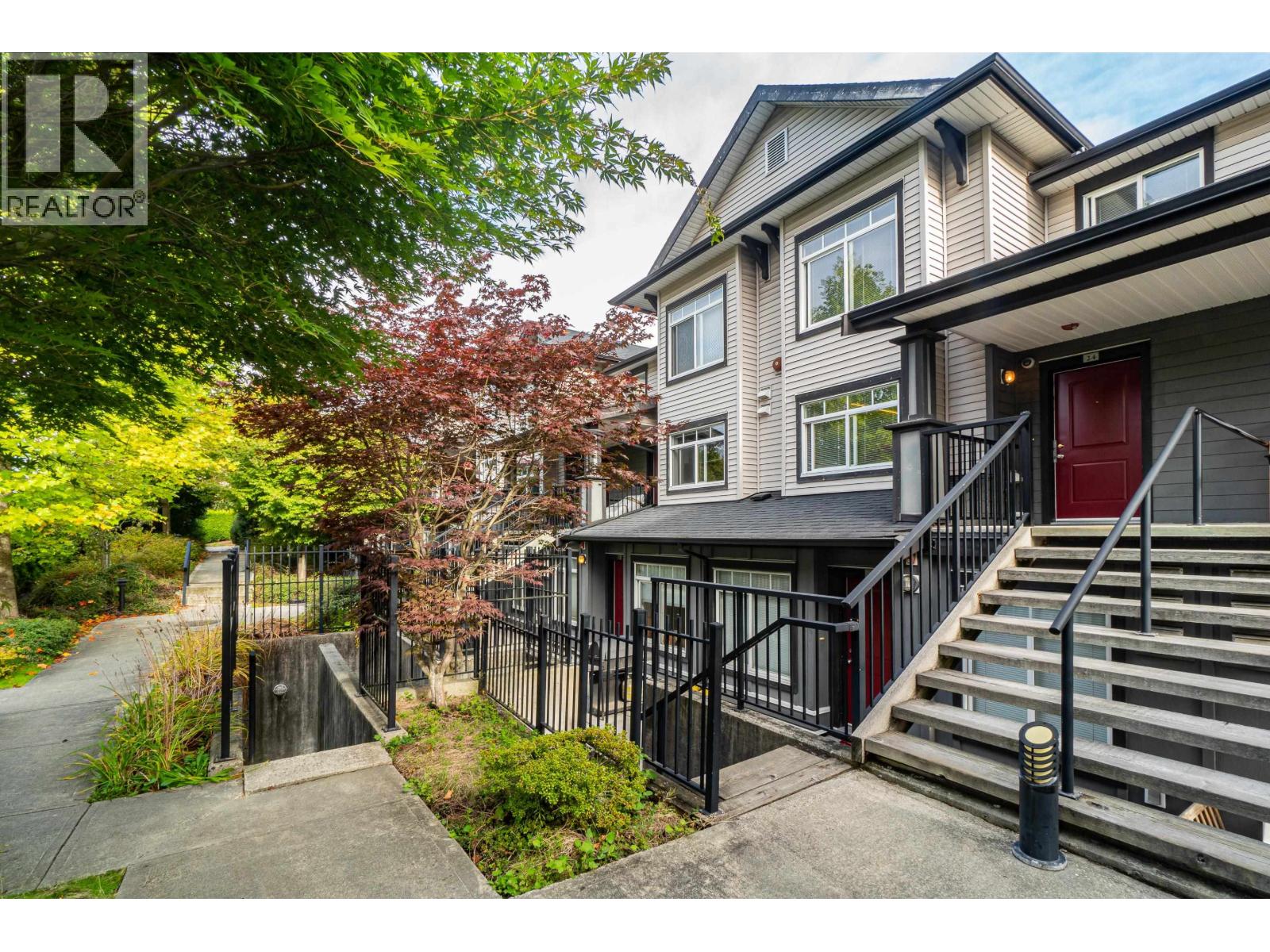 Photo 3 of 24 7428 14th Avenue, Burnaby BC
