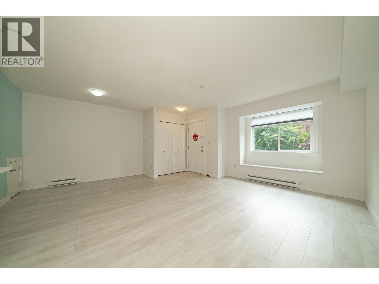 Photo 10 of 24 7428 14th Avenue, Burnaby BC