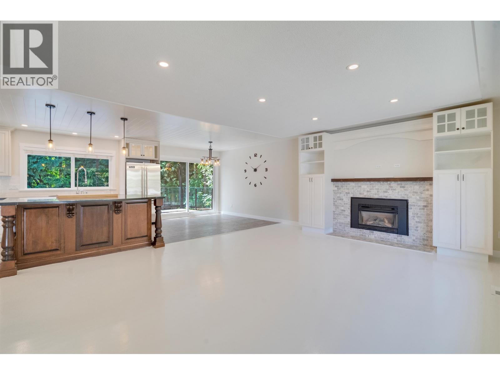 Photo 8 of 12065 208 Street, Maple Ridge BC