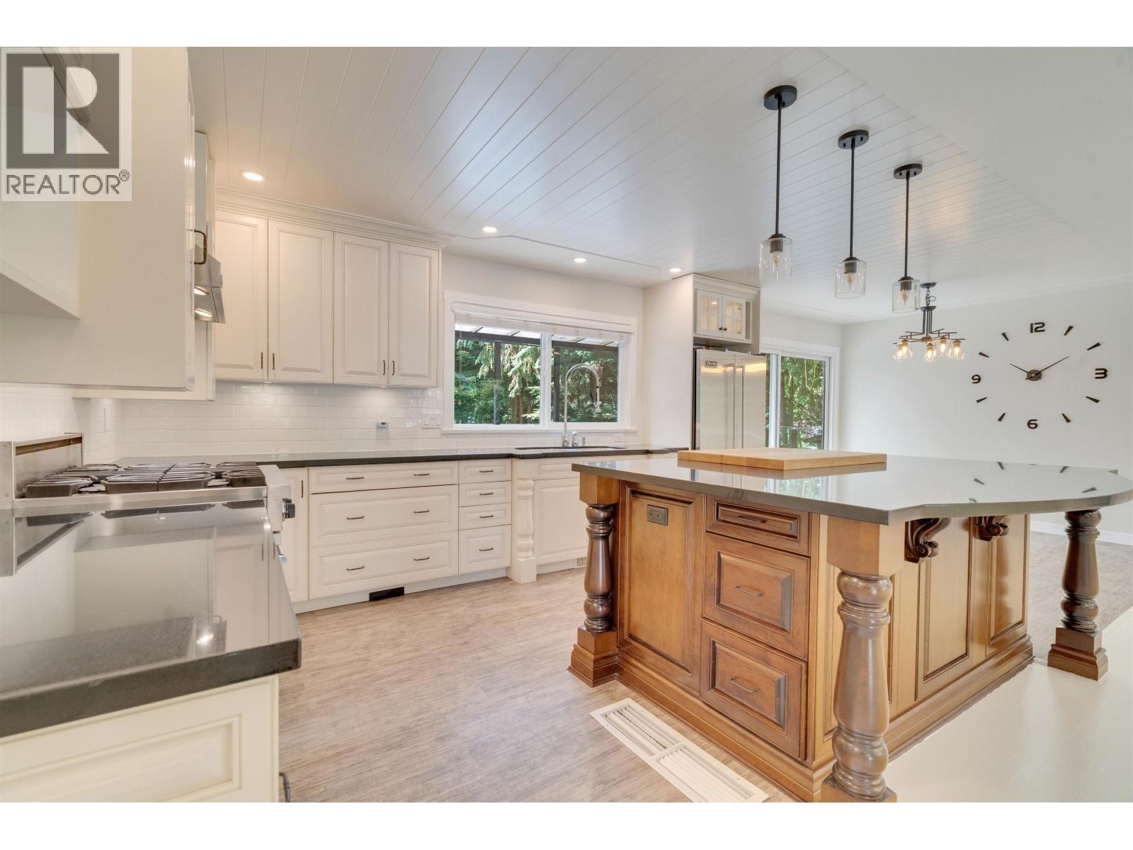 Photo 10 of 12065 208 Street, Maple Ridge BC