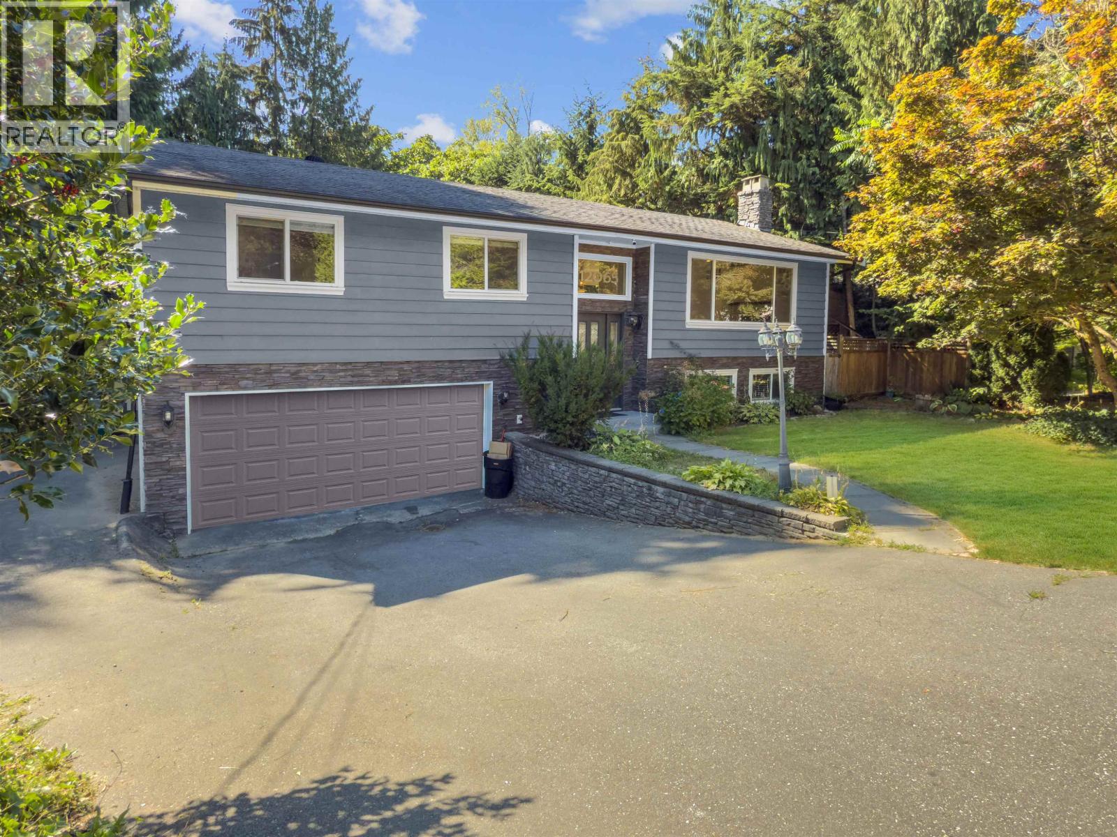 Photo 3 of 12065 208 Street, Maple Ridge BC
