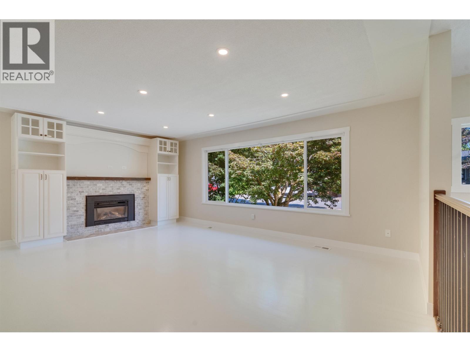 Photo 7 of 12065 208 Street, Maple Ridge BC