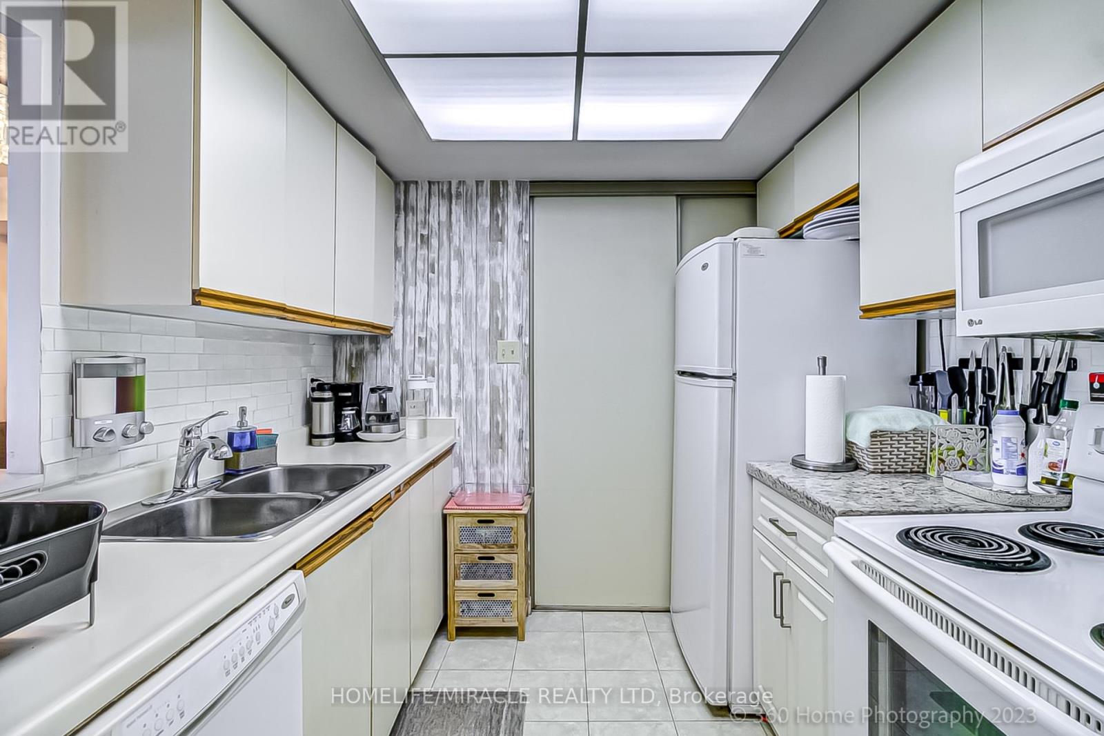 Photo 10 of 1531 3 Greystone Walk Drive, Toronto ON