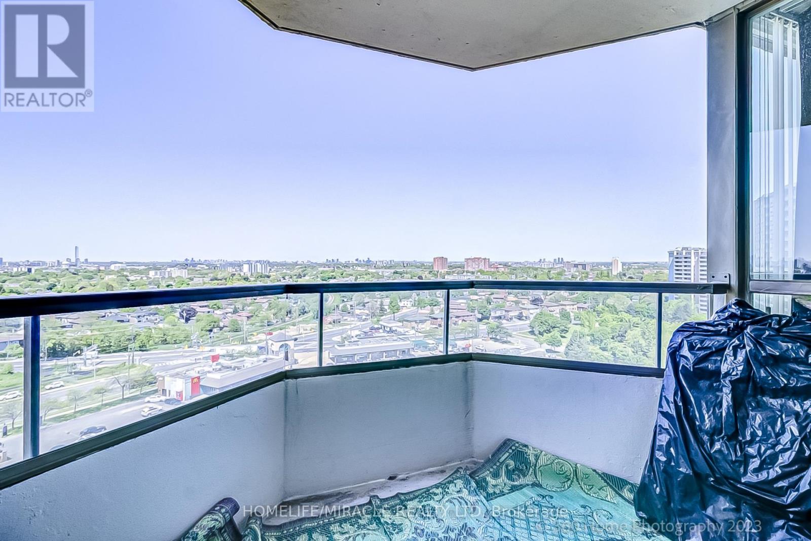 Photo 6 of 1531 3 Greystone Walk Drive, Toronto ON