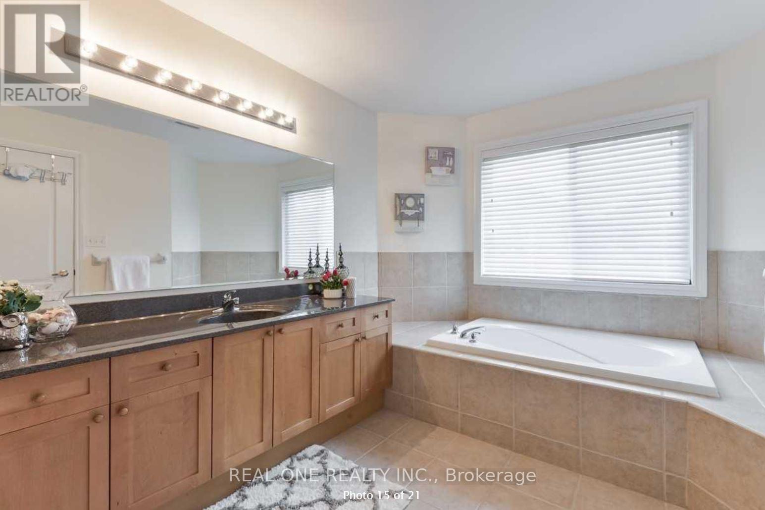 Photo 12 of 18 Armando Drive, Markham ON
