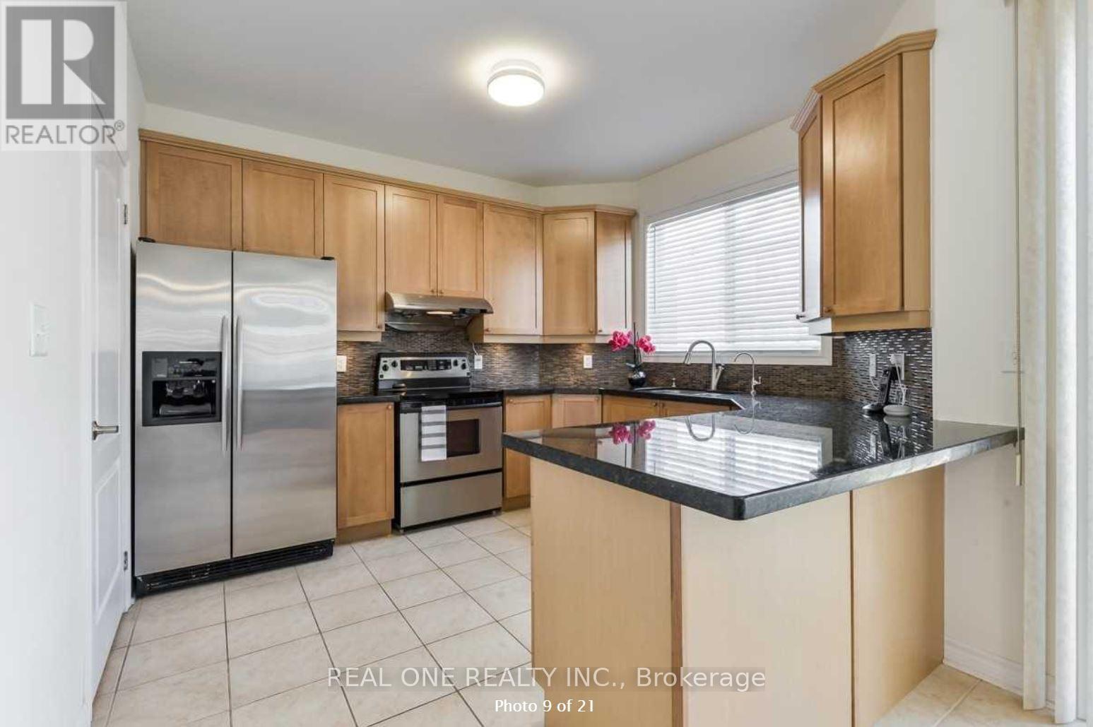 Photo 11 of 18 Armando Drive, Markham ON